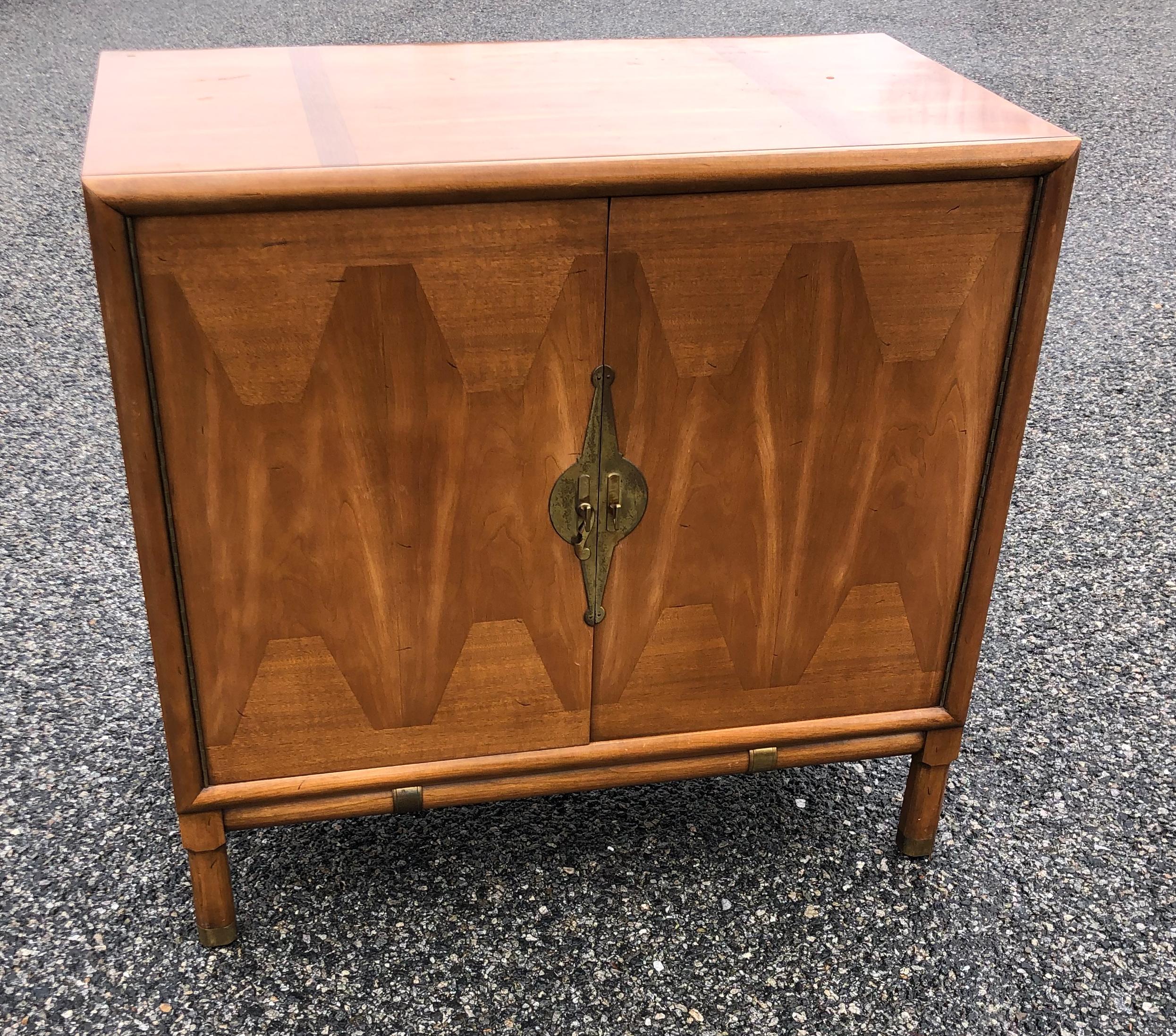 Gorgeous Midcentury Cabinet with Exquisite Marquetry Attributed to Renzo Rutili For Sale 3