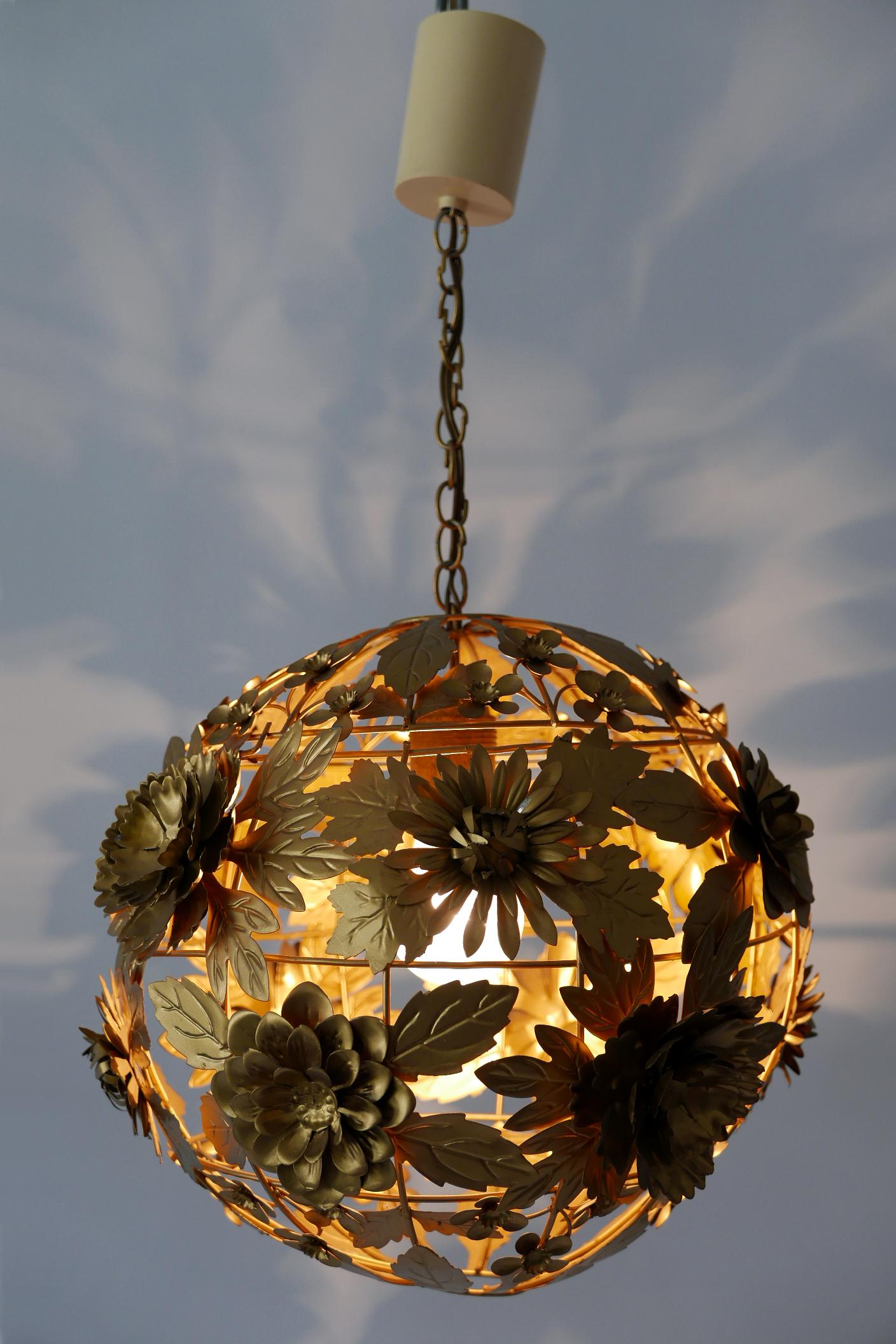 Gorgeous Mid-Century Modern Gilt Metal Floral Pendant Lamp, Germany, 1960s In Good Condition In Munich, DE
