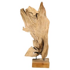 Magnifique sculpture en bois flotté naturel, de style The Moderns, montée sur socle