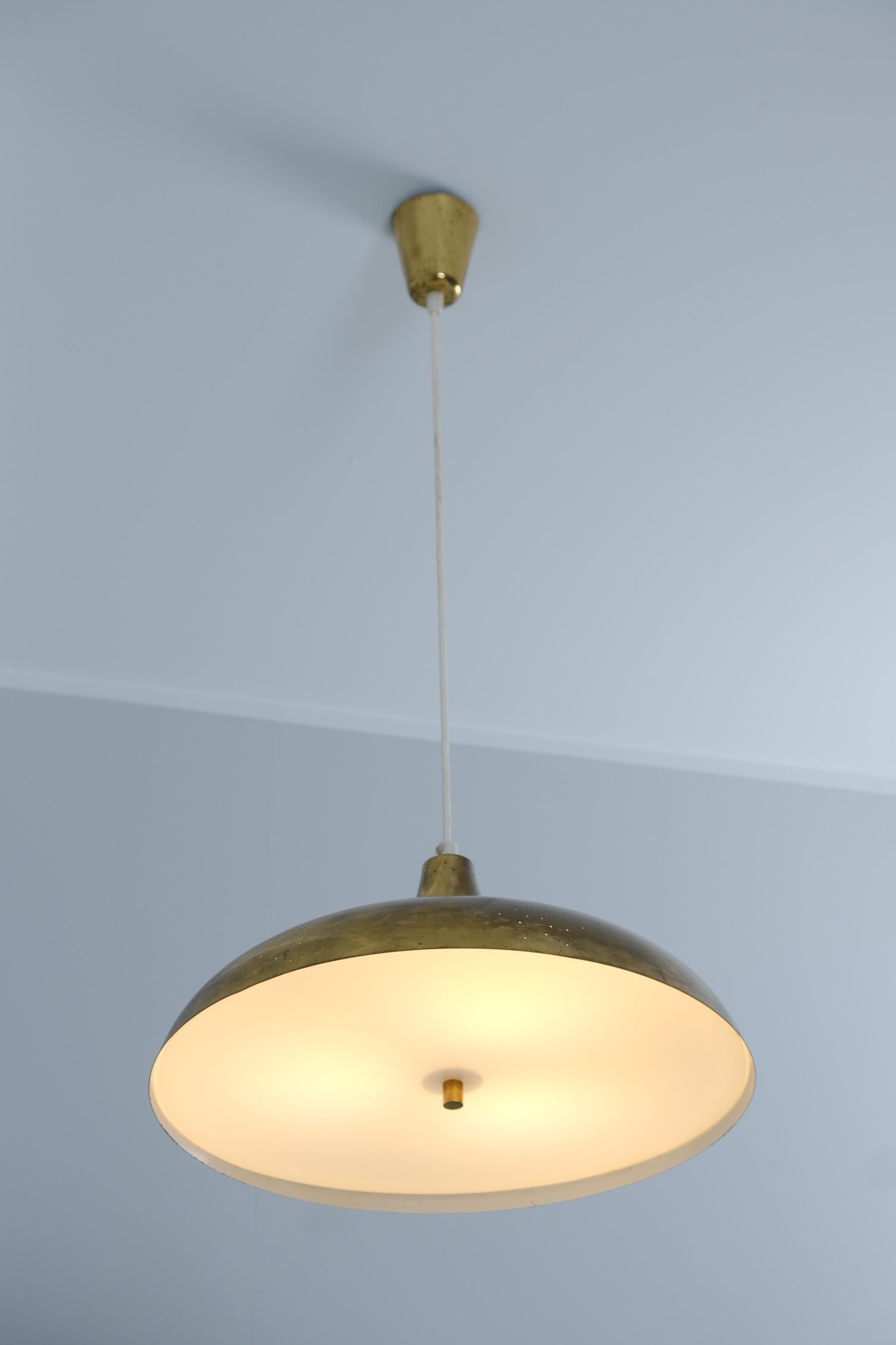 Magnifique plafonnier PSO du milieu du siècle, modèle 468010 en laiton perforé, années 1950 en vente 3