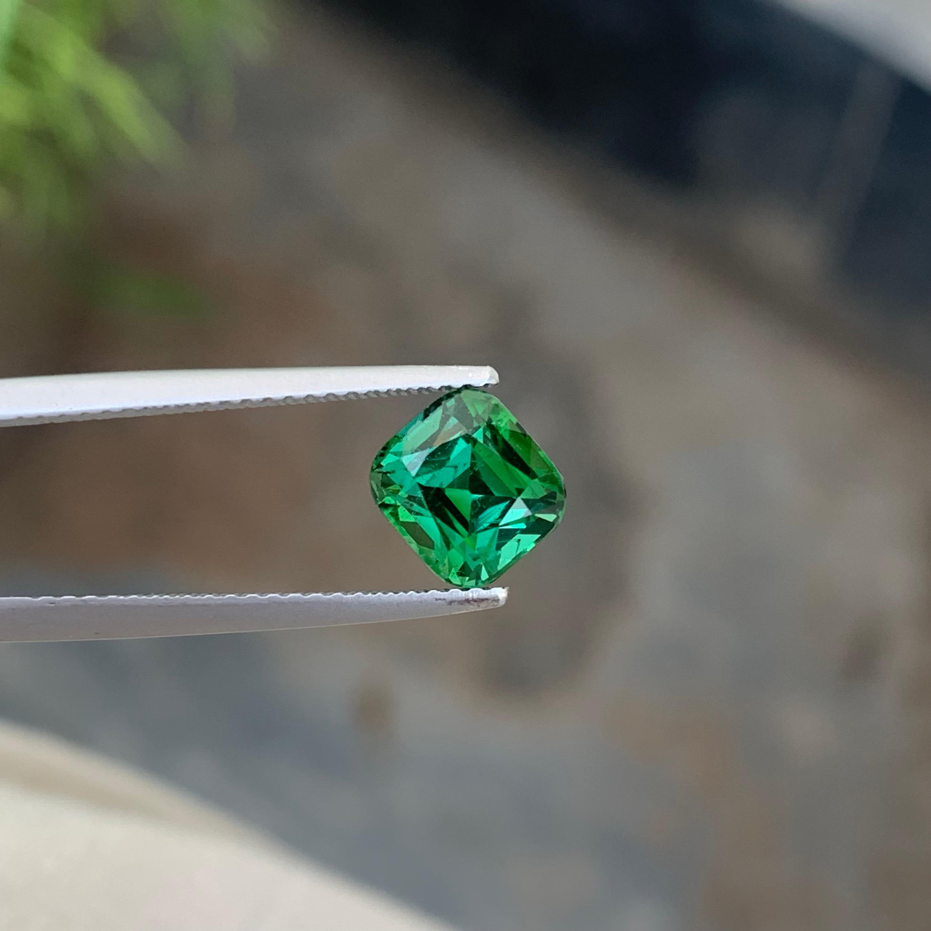Gorgeous Mint Green Loose Tourmaline Ring Gem 1.85 Carat Cushion Cut Gemstone For Sale 3