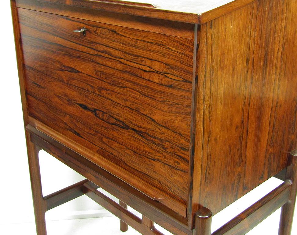 Gorgeous Model 67 Danish Rosewood Secrétaire Standing Desk by Arne Wahl Iversen In Good Condition In Shepperton, Surrey