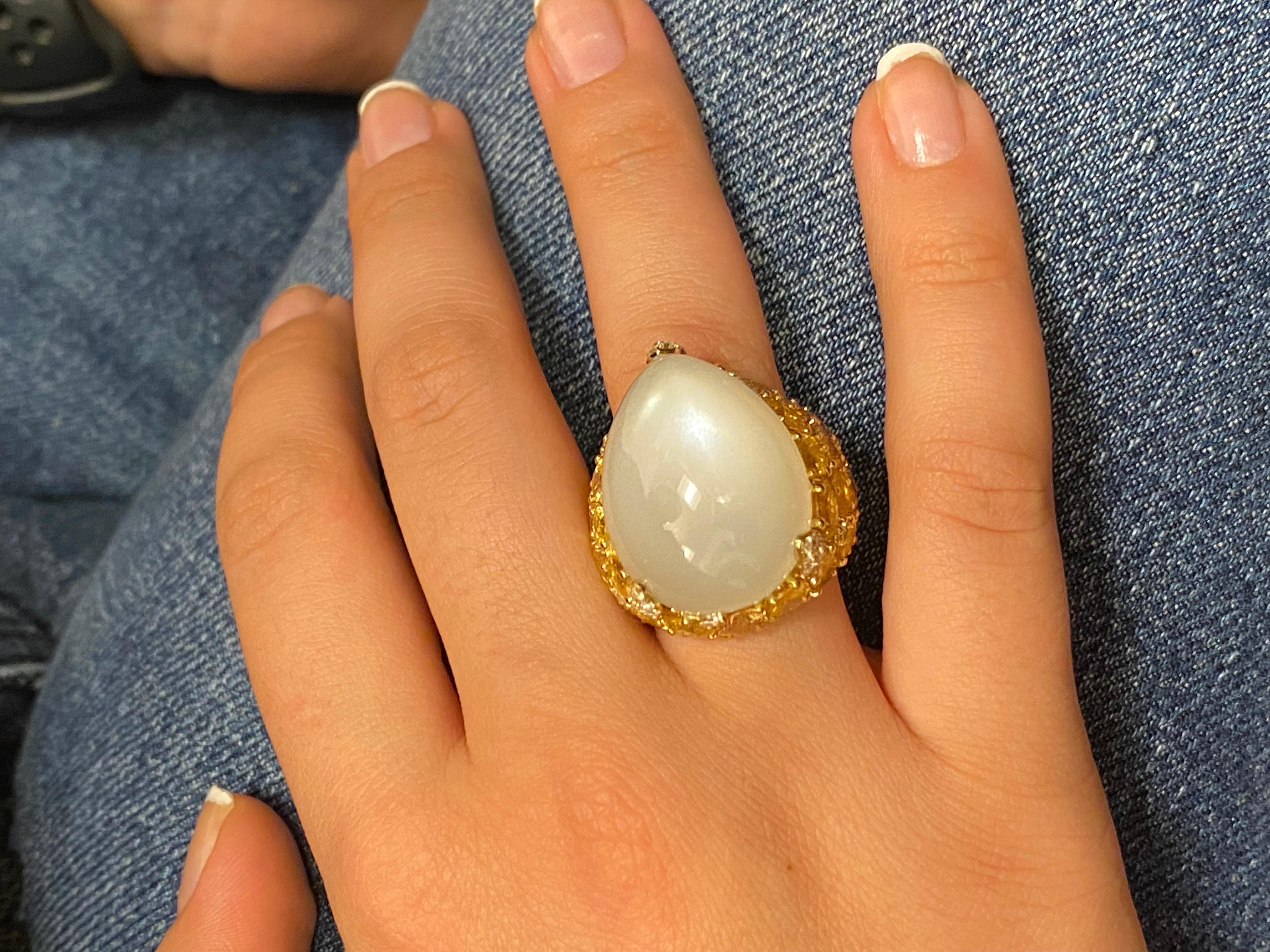 Gorgeous Moonstone Cocktail Ring In New Condition For Sale In New York, NY