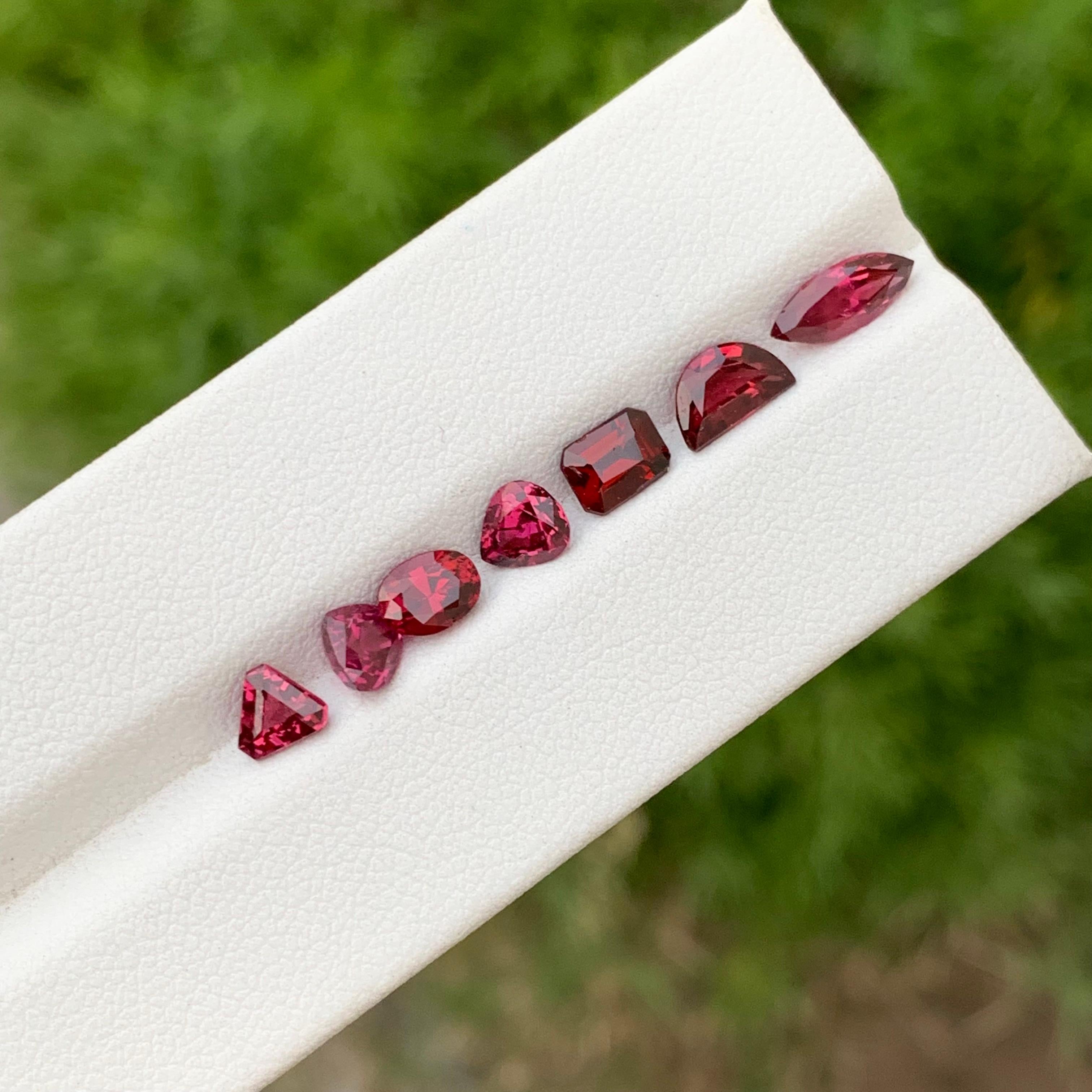 Gorgeous Multi Shape Natural Loose Rhodolite Garnet Lot 5.15 Carats For Jewelry In New Condition For Sale In Peshawar, PK