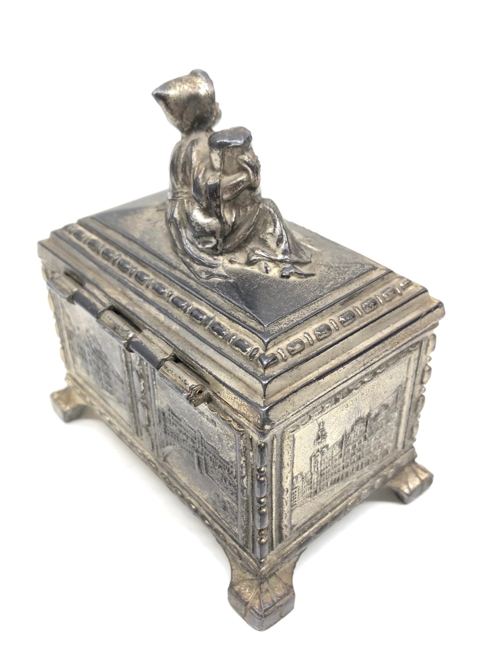Allemand Superbe boîte à bijoux en métal ancienne pour souvenir d'un enfant de Munich (années 1920) en vente