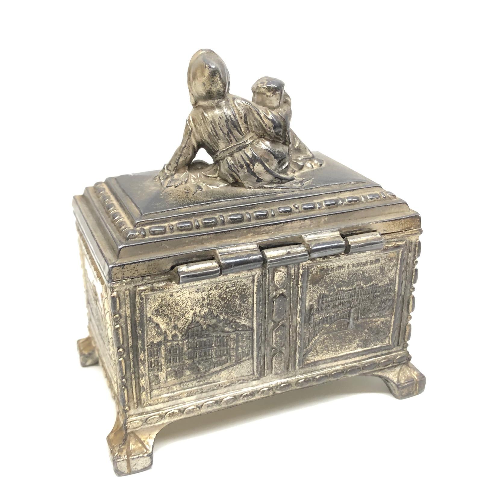 Gorgeous Munich Child Souvenir Metal Trinket Jewelry Box Antique German 1920s In Good Condition For Sale In Nuernberg, DE