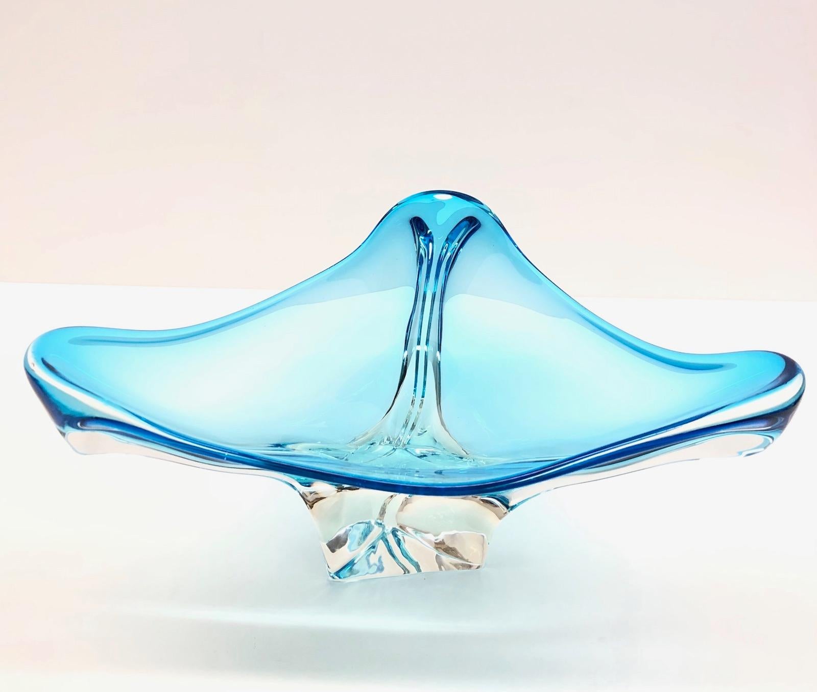 An amazing Venetian Murano glass bowl in a nice blue and clear color. A highly decorative piece useful as centre piece or bowl, candy bowl or fruit bowl, Italy, 1970s.