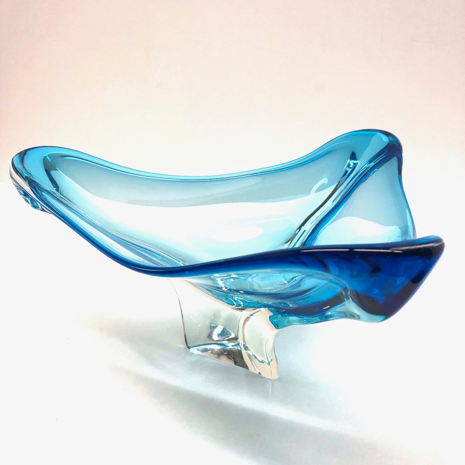 Mid-Century Modern Gorgeous Murano Art Glass Sommerso Bowl Blue and Clear Vintage, Italy