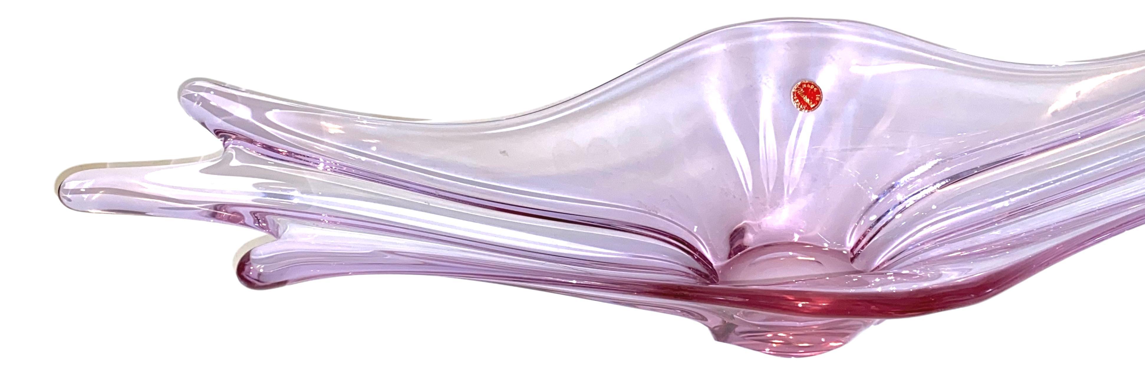 An amazing Venetian Murano glass bowl in a nice pink and clear color. A highly decorative piece useful as centre piece or catchall, candy bowl or fruit bowl, Italy, 1970s.
