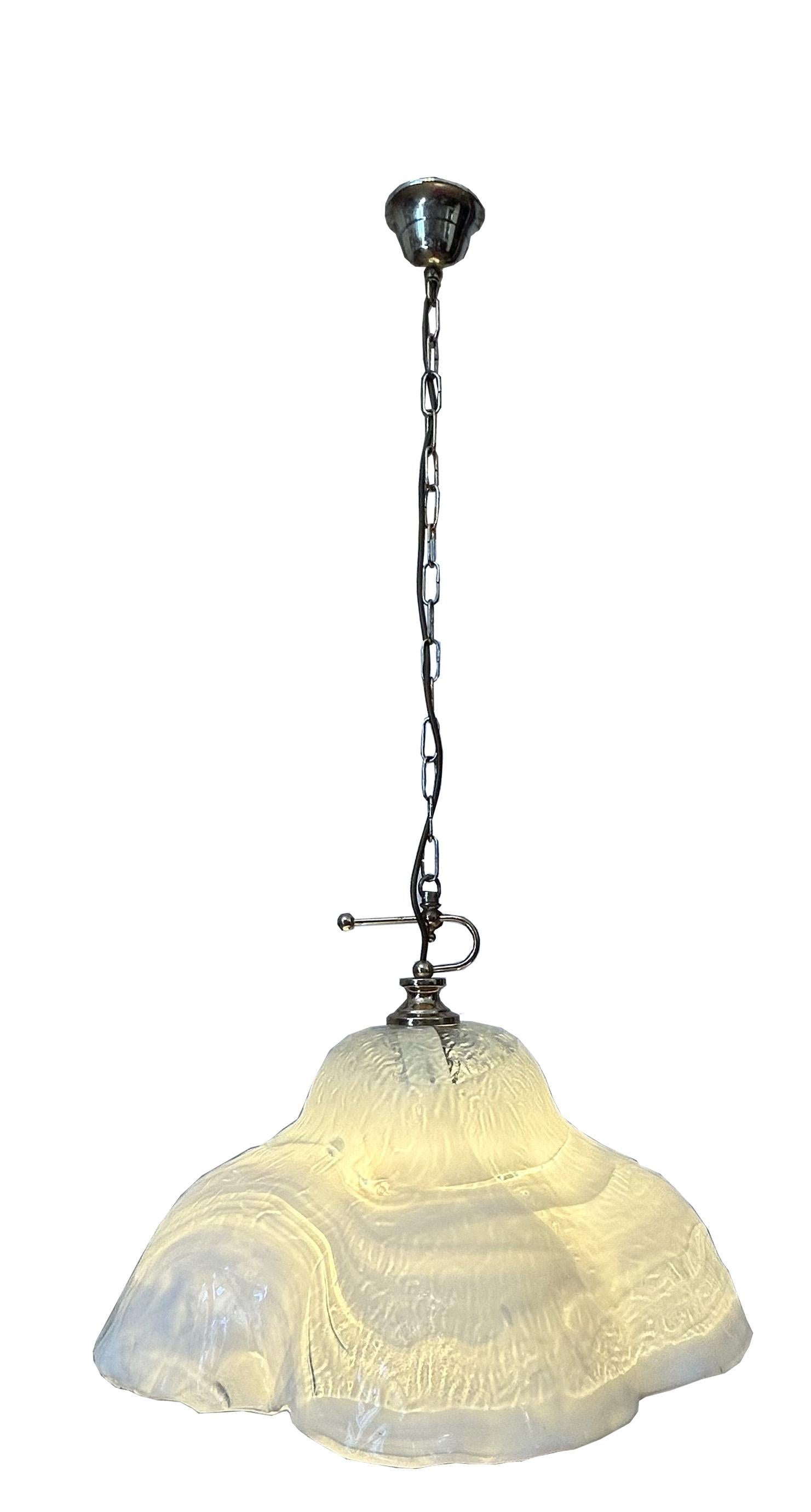 Splendido ed elegante. L'altezza del solo pezzo di vetro è di 30 cm. Quello indicato nella descrizione principale include la catena (95 cm).