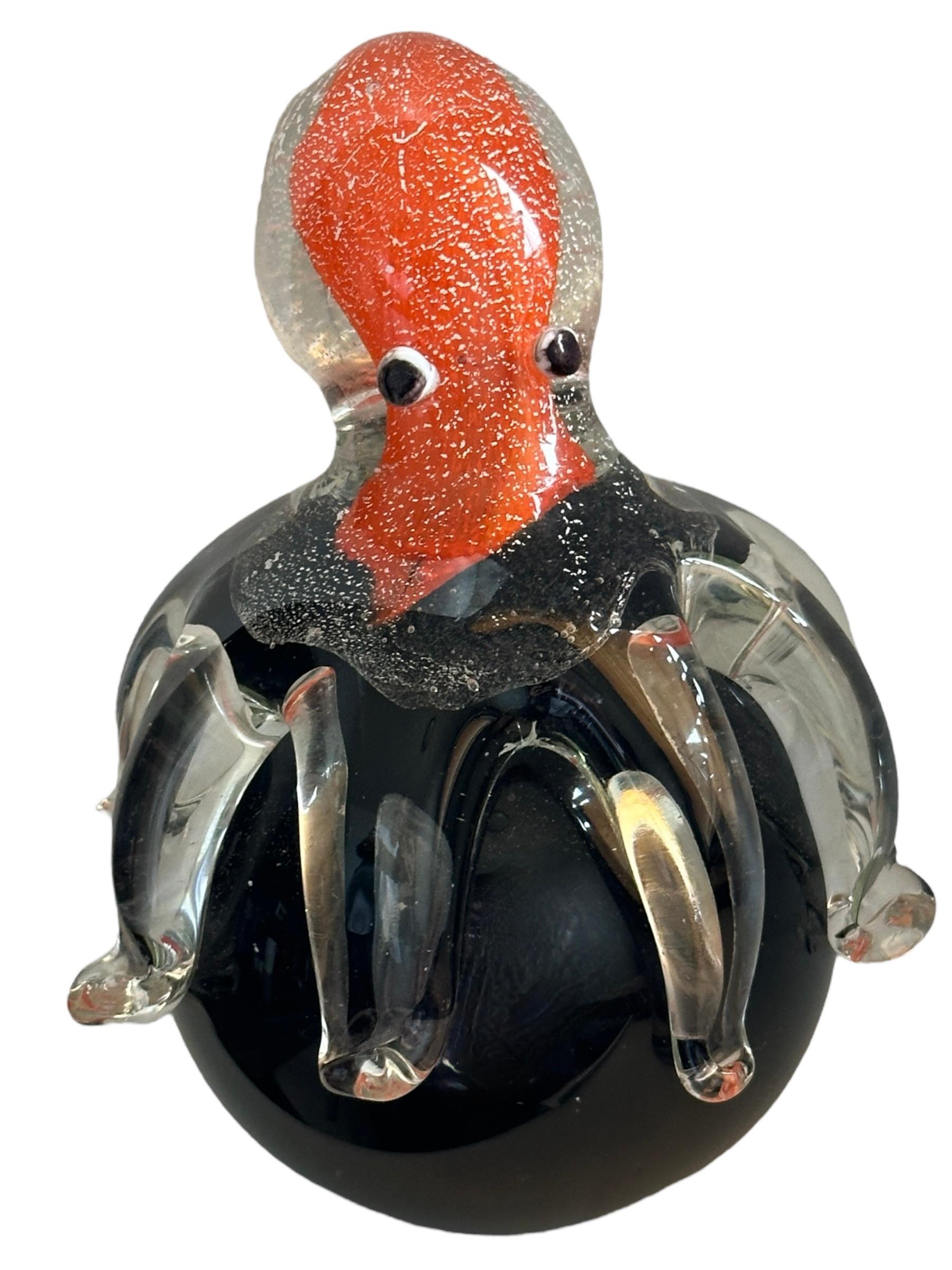 Mid-Century moderno Splendido fermacarte in vetro artistico italiano di Murano con polpo gigante, Italia, anni '1970 in vendita