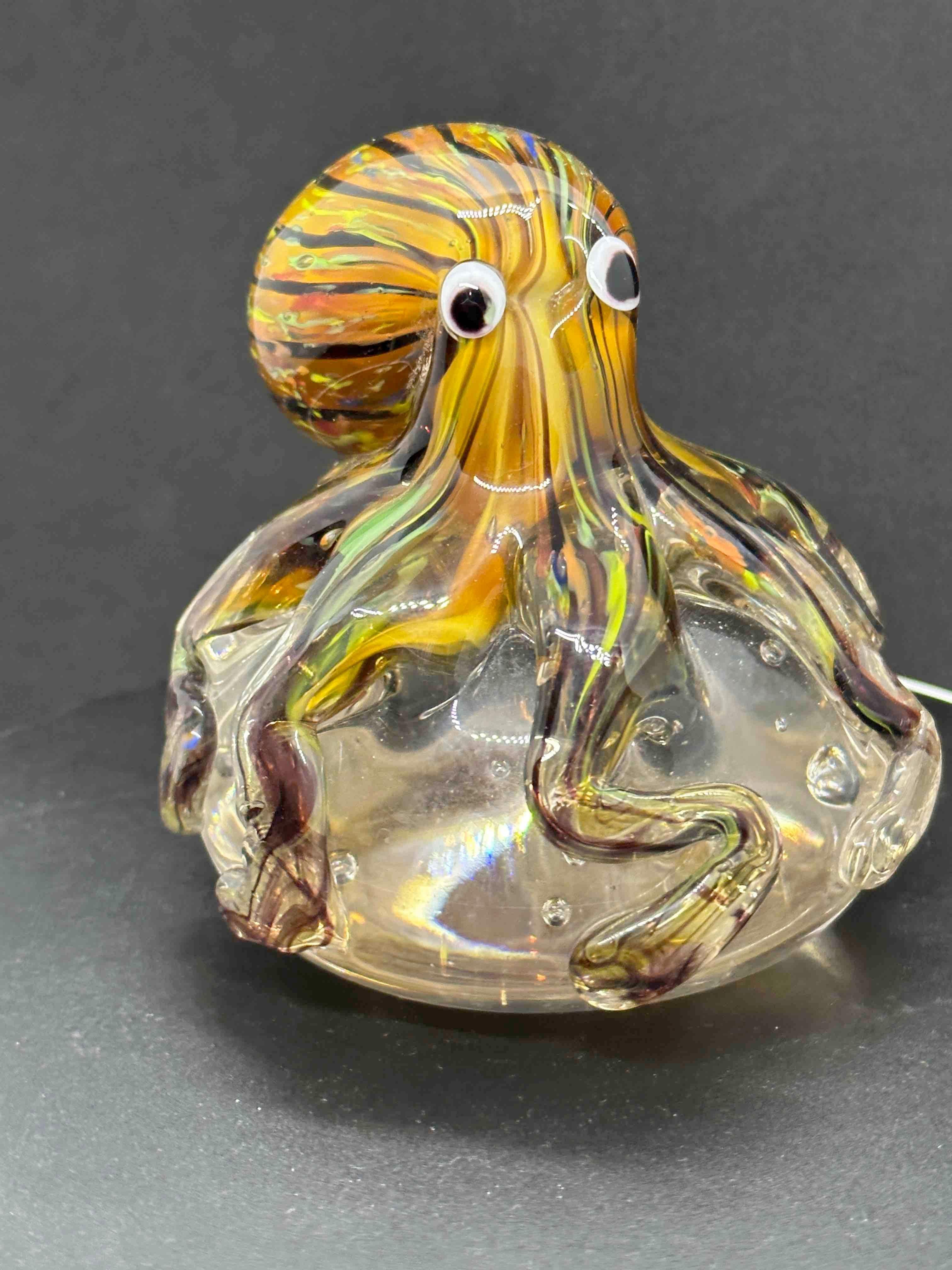 Hand-Crafted Gorgeous Murano Italian Art Glass Giant Octopus Paperweight, Italy, 1970s