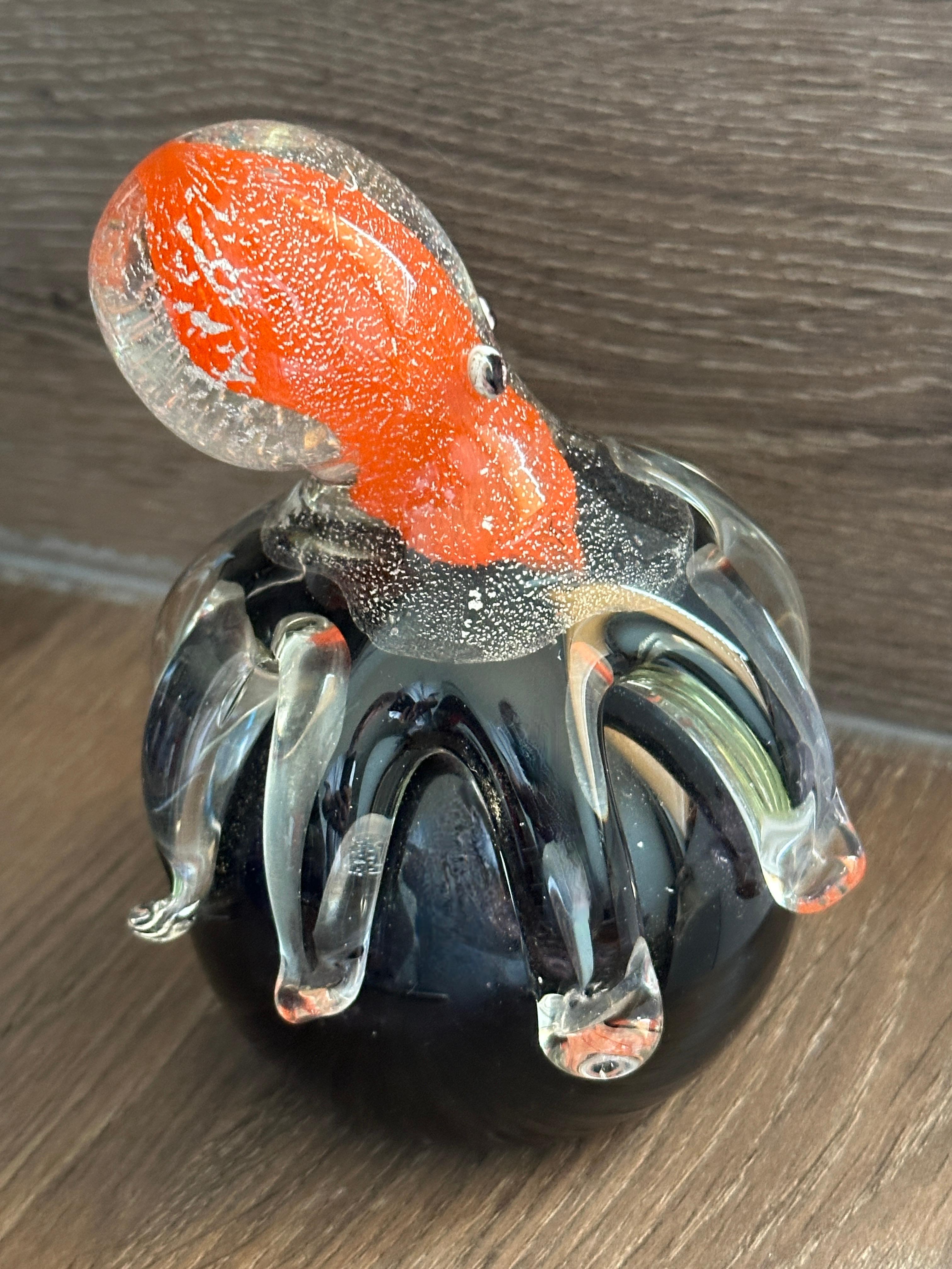 Fine XX secolo Splendido fermacarte in vetro artistico italiano di Murano con polpo gigante, Italia, anni '1970 in vendita