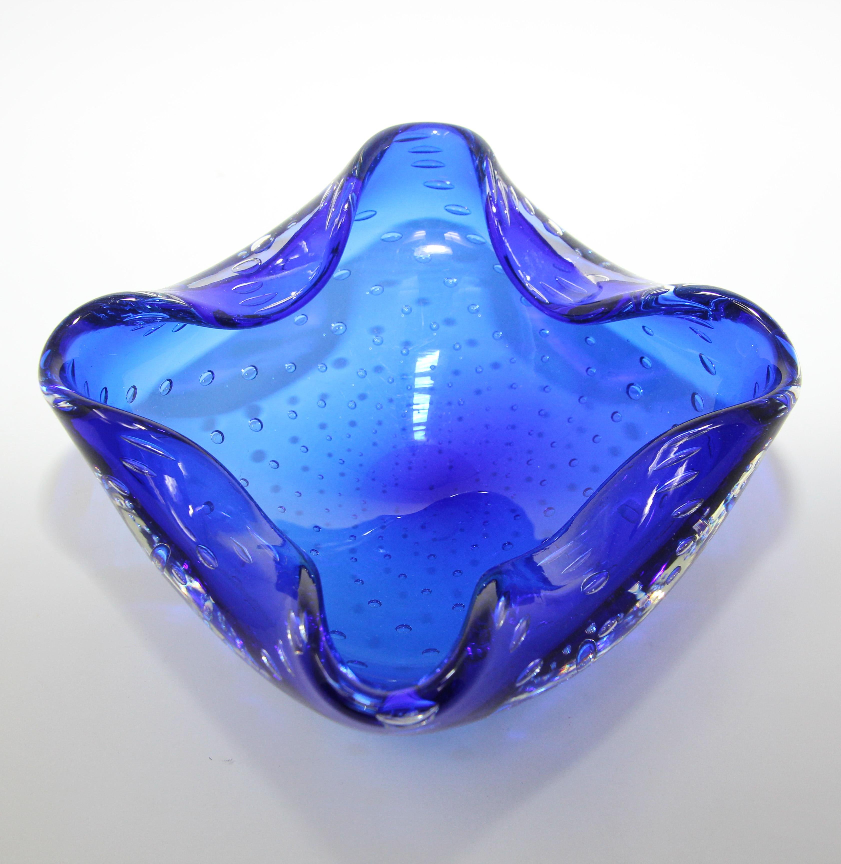 Hand-Carved Gorgeous Vintage Murano Venetian Handblown Art Glass Blue Ashtray