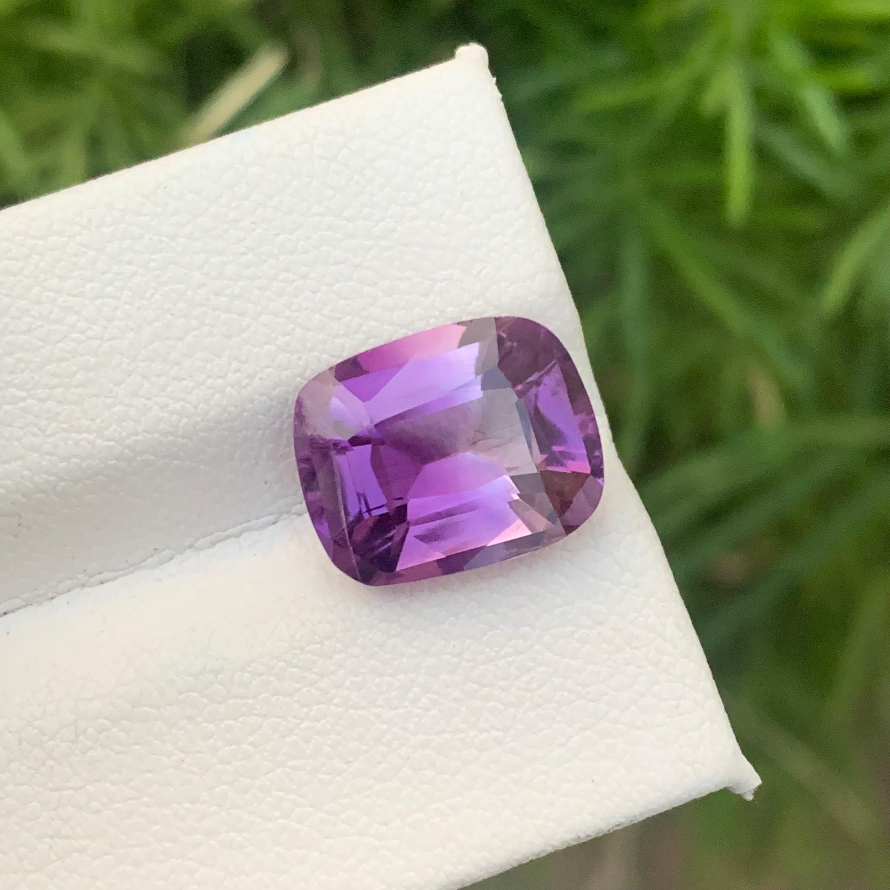 Gorgeous Natural 5.50 Carat Loose Purple Amethyst Cushion Shape From Brazil In New Condition In Peshawar, PK