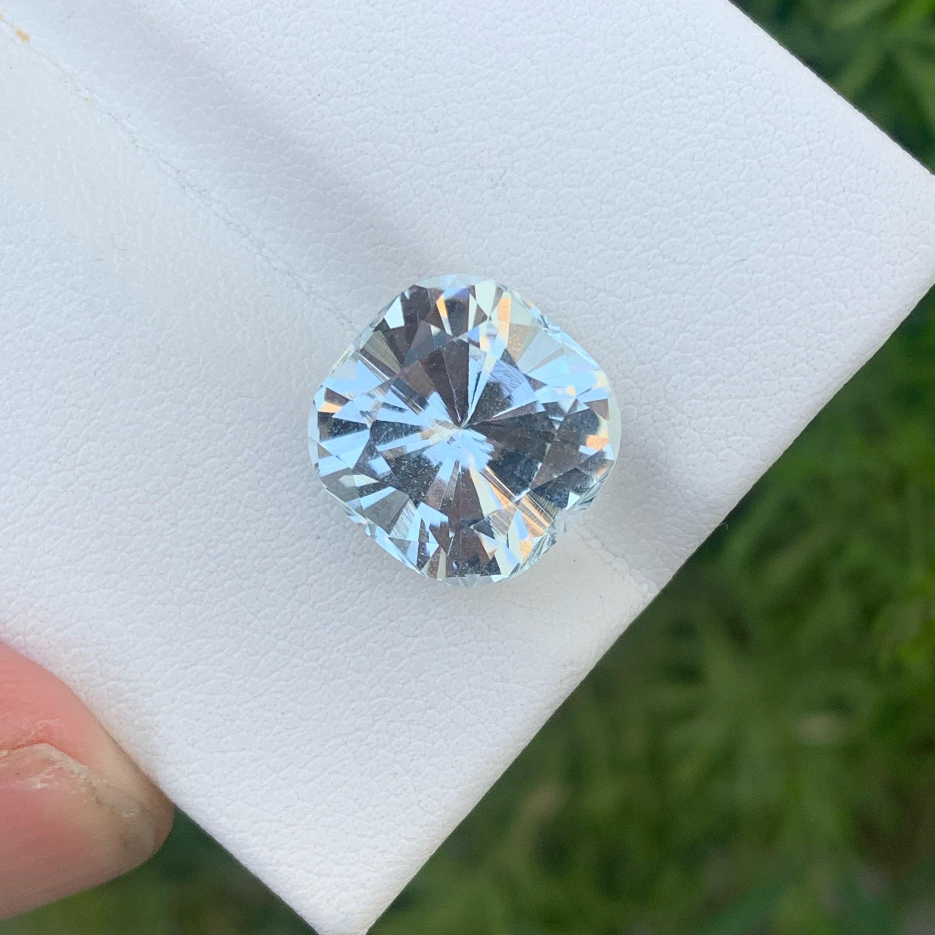 Modern Gorgeous Natural Aquamarine Gemstone Pakistan 7.50 Carats For Sale