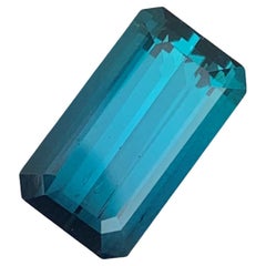 Magnifique mine afghane de tourmaline indicolite bleue naturelle taillée en émeraude