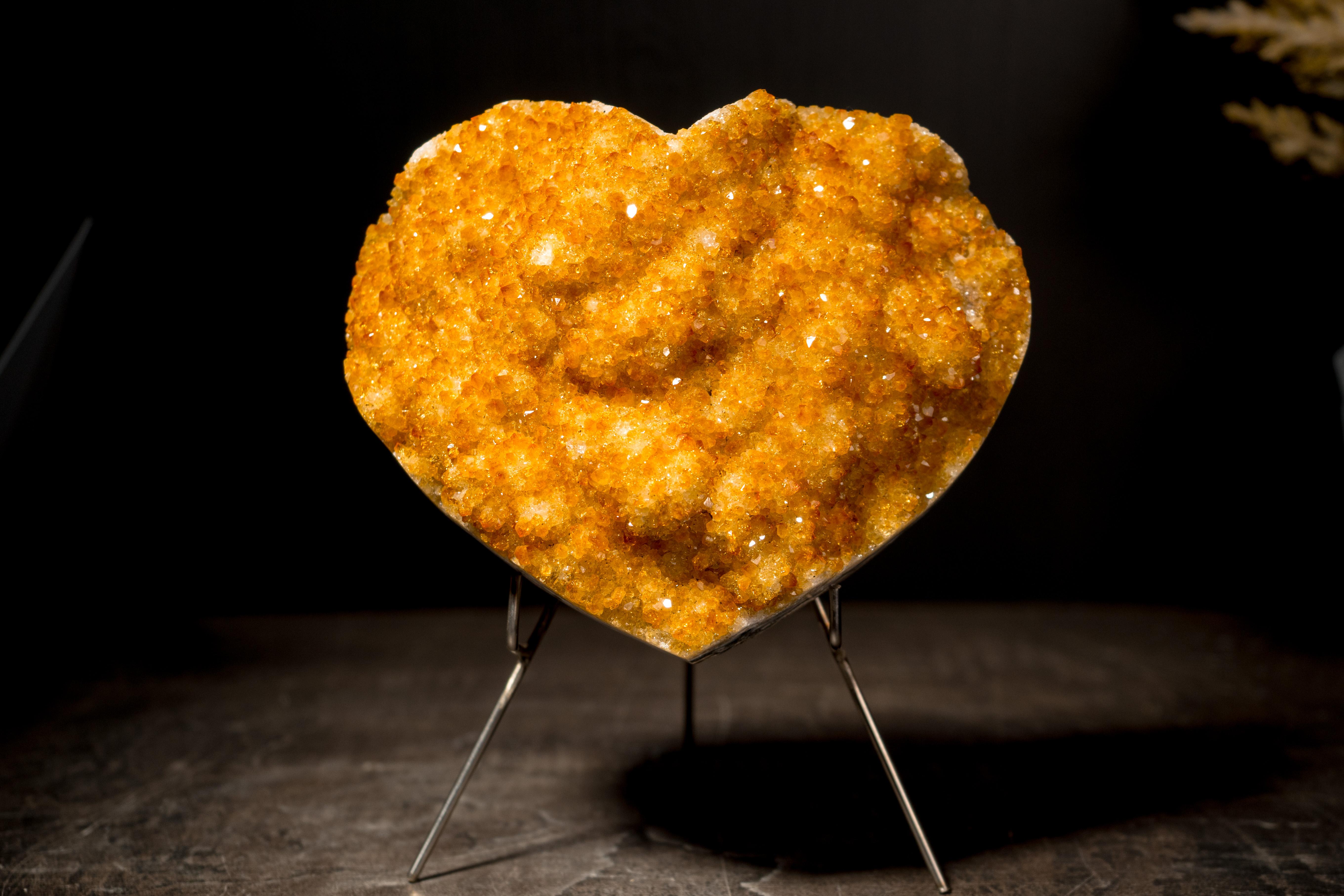 Natural Citrine Heart with Flower Rosettes, Hand Carved in Brazil In New Condition For Sale In Ametista Do Sul, BR