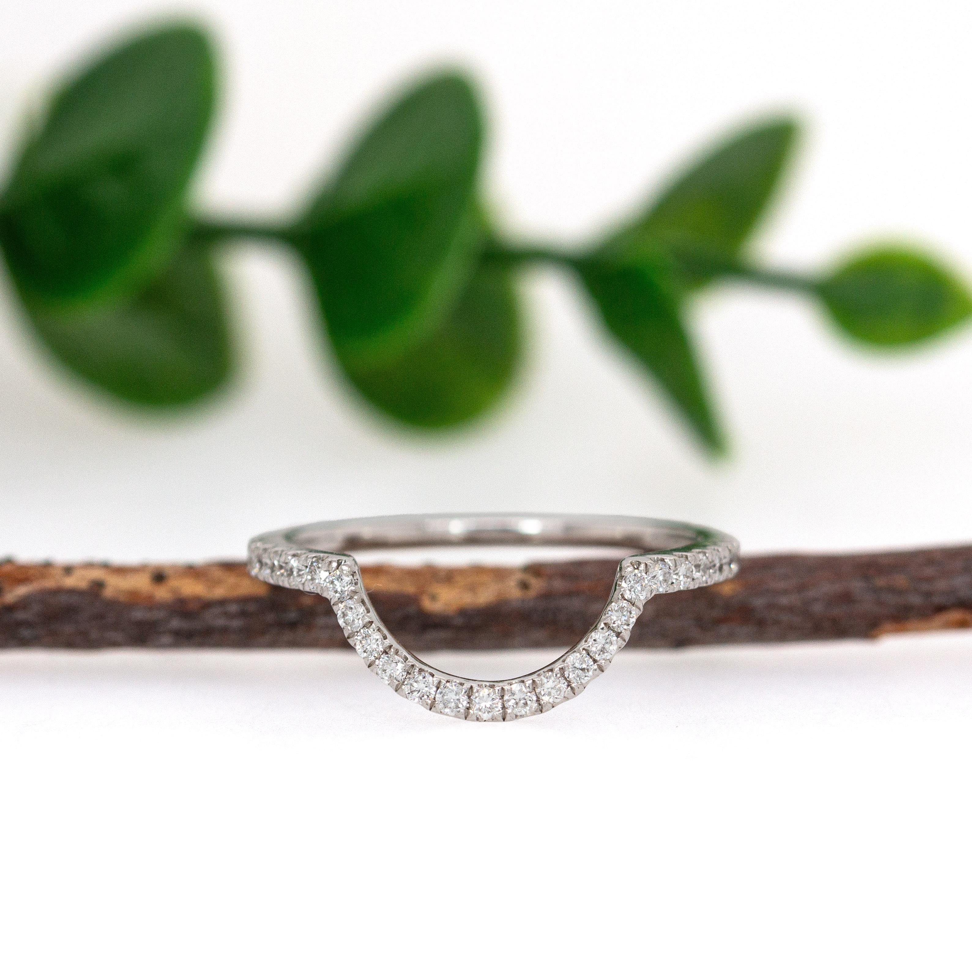 De las mujeres Preciosa banda de diamantes naturales en oro blanco macizo de 14k  Banda apilable en venta