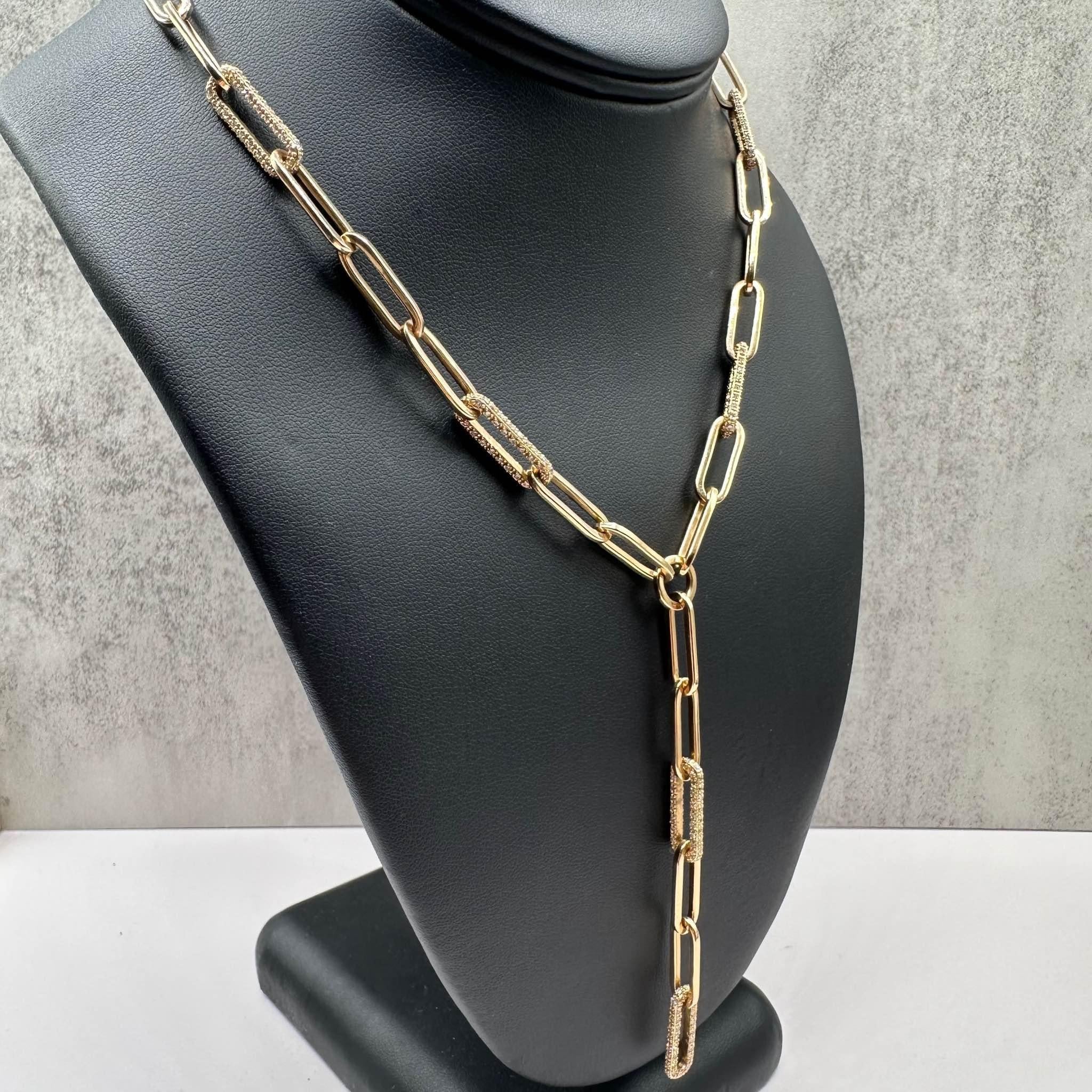 Ce superbe collier lariat en or jaune 14kt est orné de 2ctw de diamants ronds naturels GH SI1-I1, créant un design luxueux et étincelant. La longueur de 18 pouces est complétée par une chute de 3,75 pouces, et le collier comporte 6 maillons