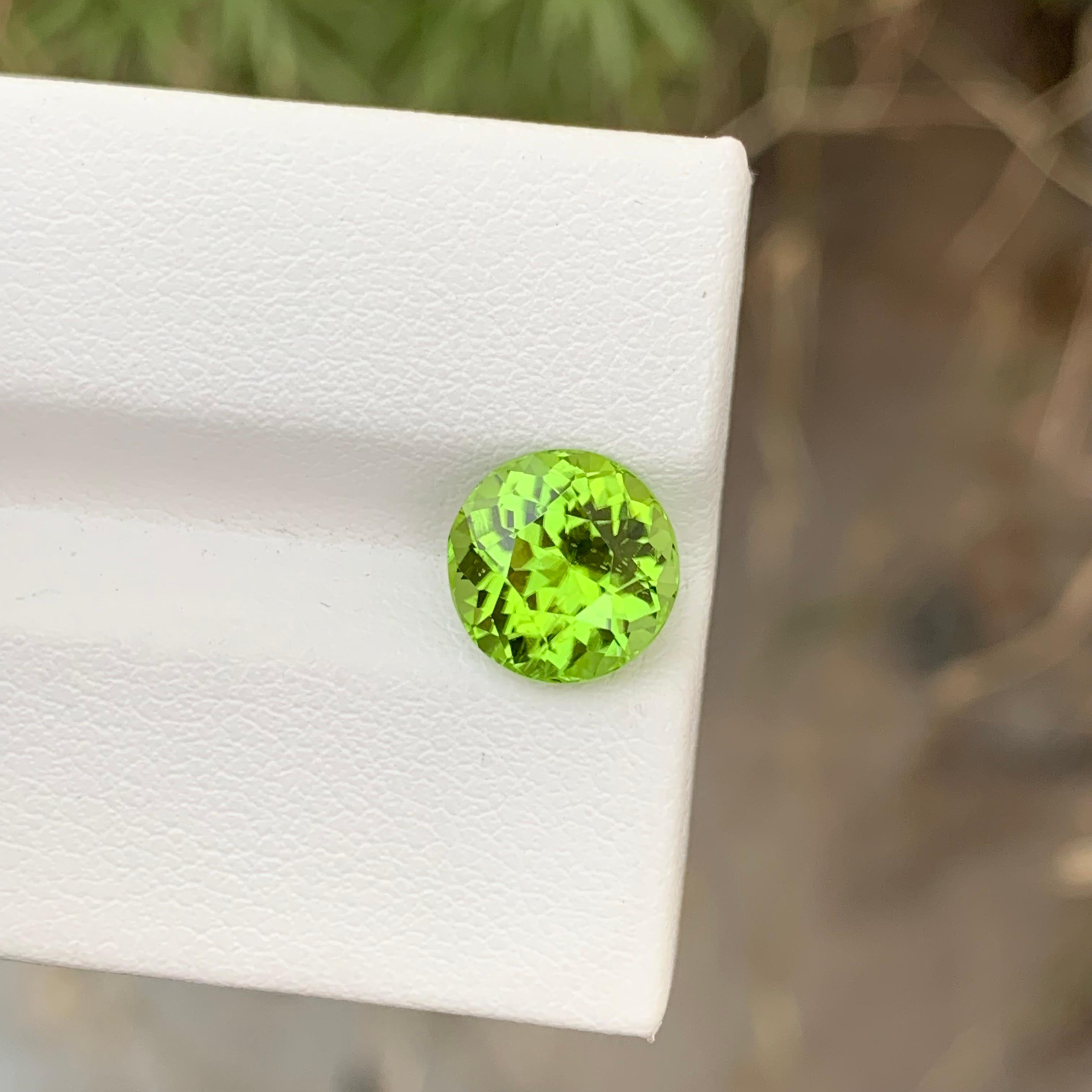 Gorgeous Natural Green Loose Peridot Round Shape 2.90 Carats Ring Gem For Sale 4