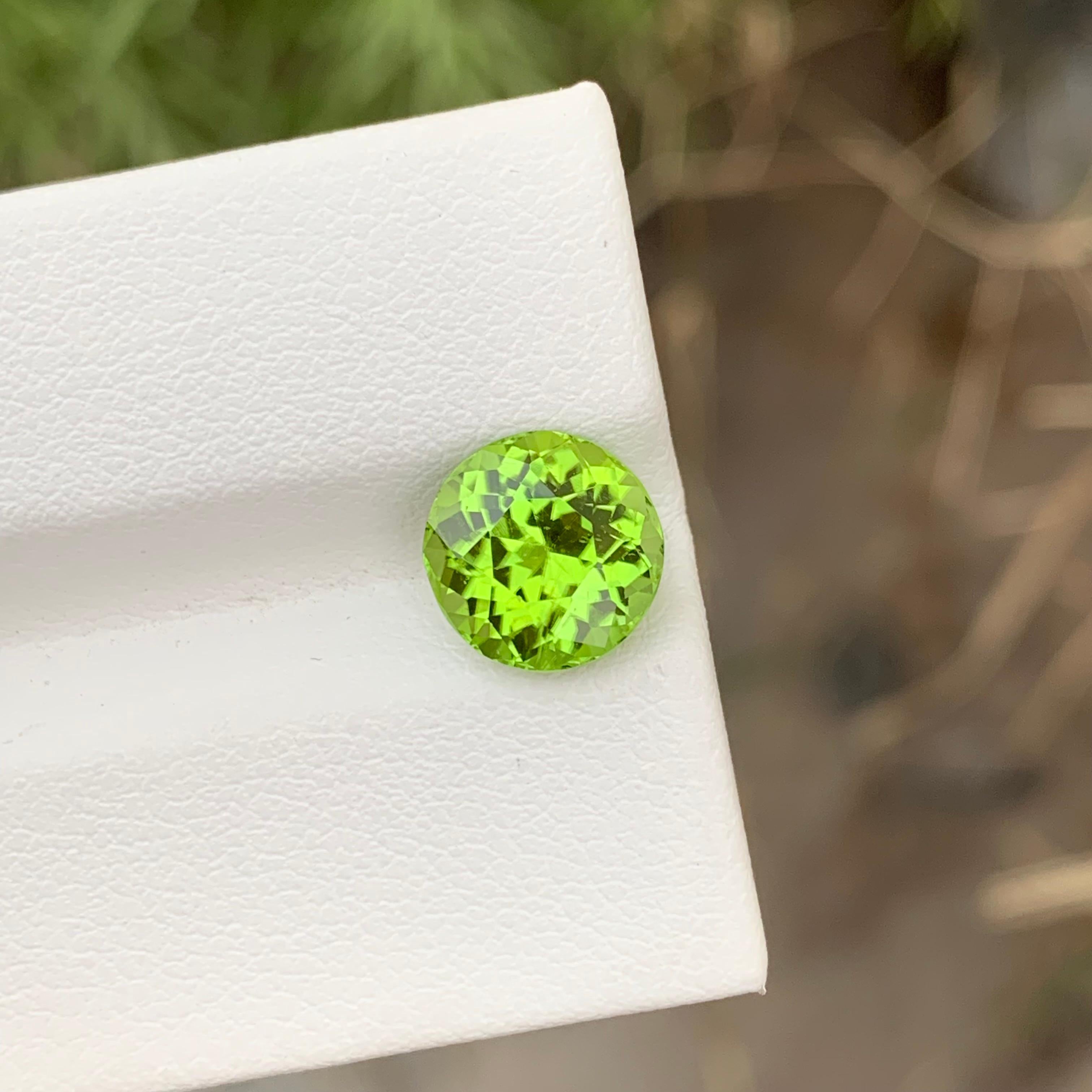 Gorgeous Natural Green Loose Peridot Round Shape 2.90 Carats Ring Gem For Sale 5