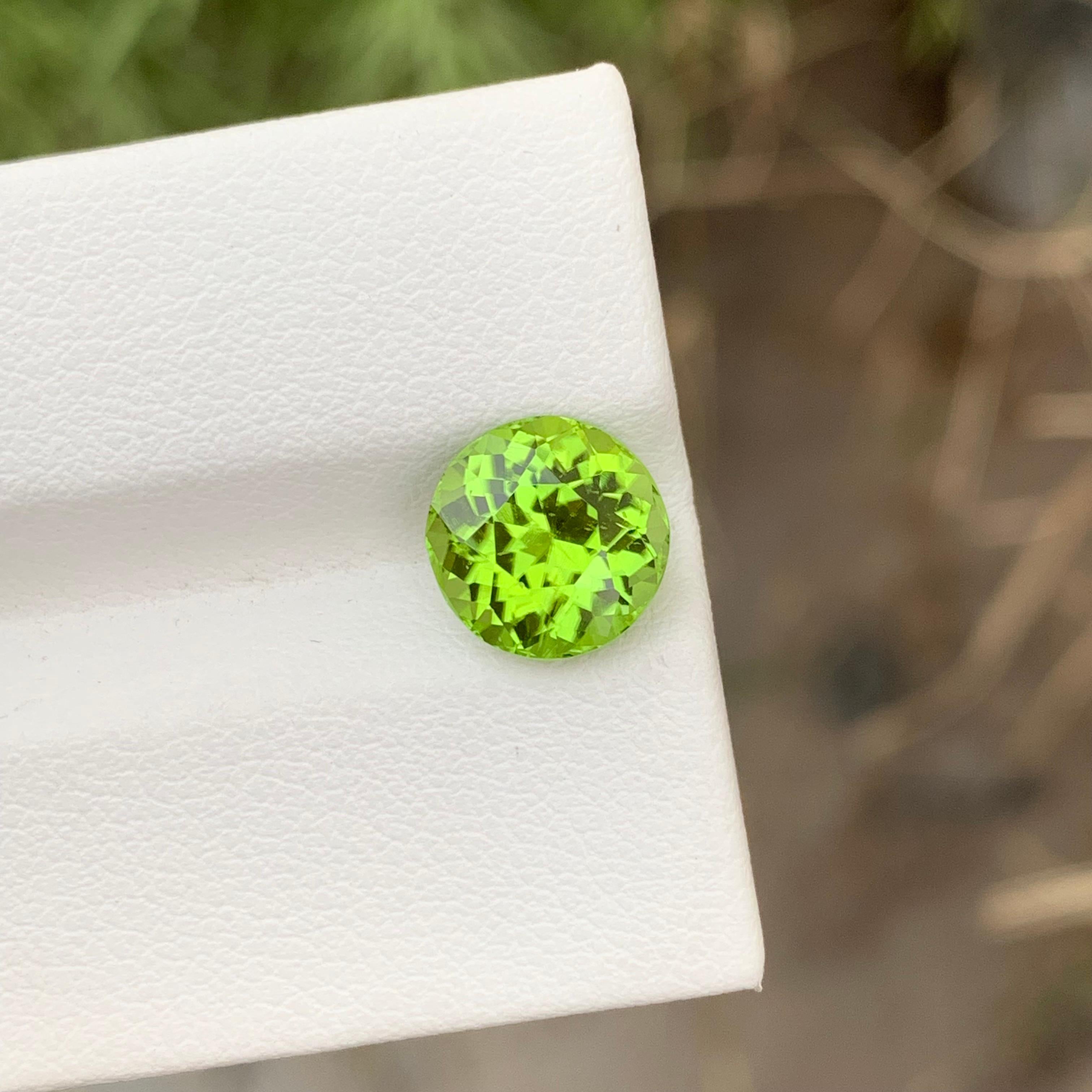 Gorgeous Natural Green Loose Peridot Round Shape 2.90 Carats Ring Gem For Sale 6