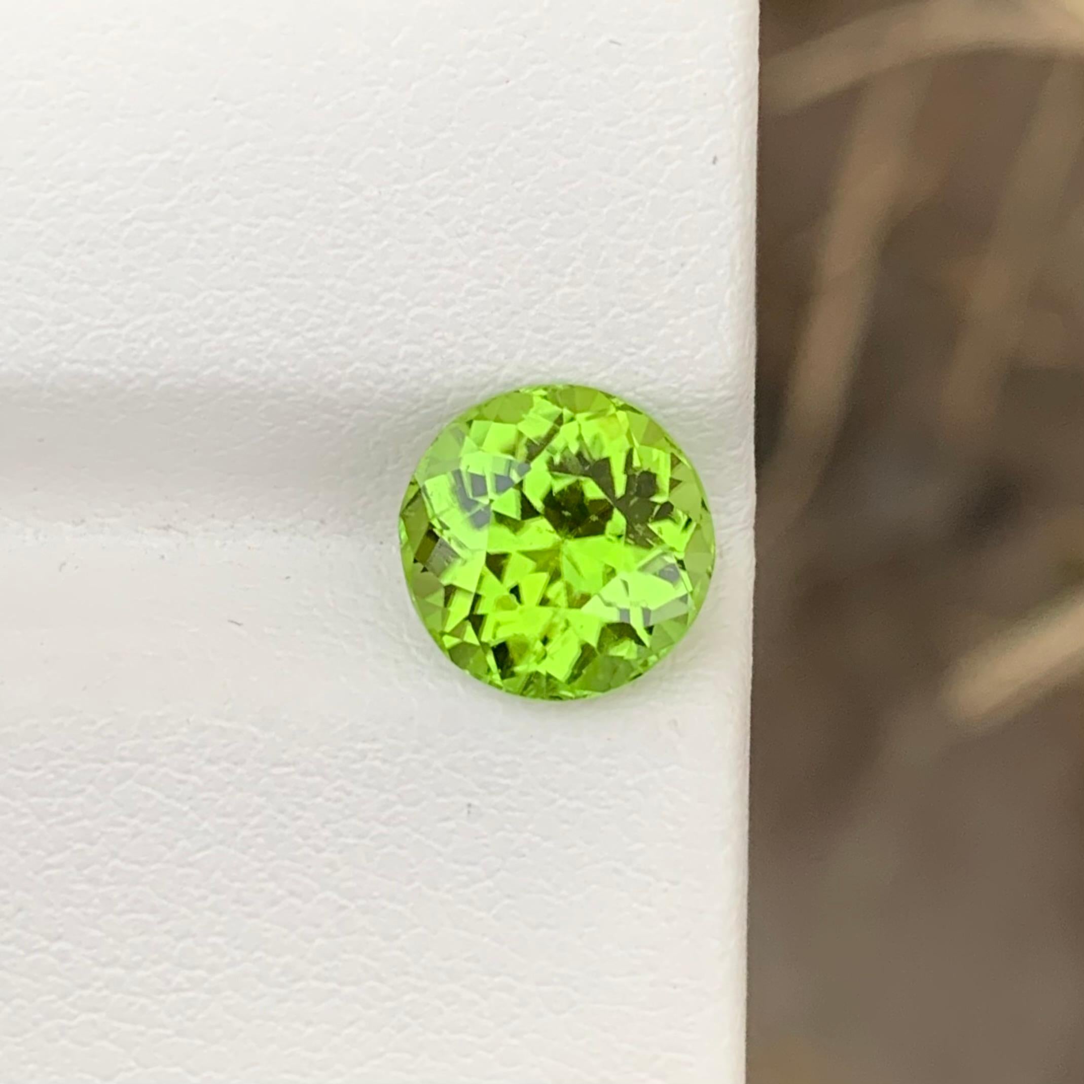 Gorgeous Natural Green Loose Peridot Round Shape 2.90 Carats Ring Gem In New Condition For Sale In Peshawar, PK