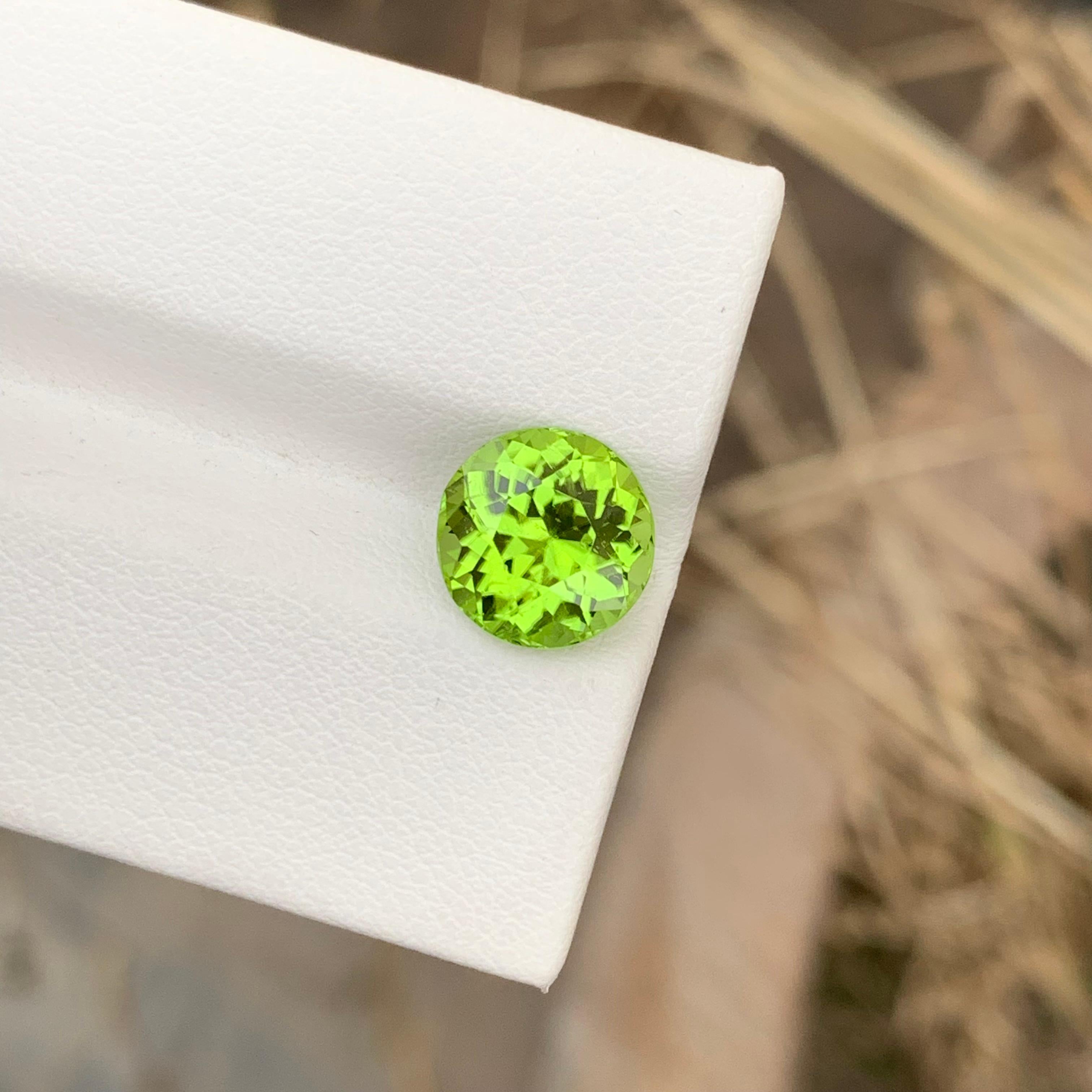 Gorgeous Natural Green Loose Peridot Round Shape 2.90 Carats Ring Gem For Sale 1