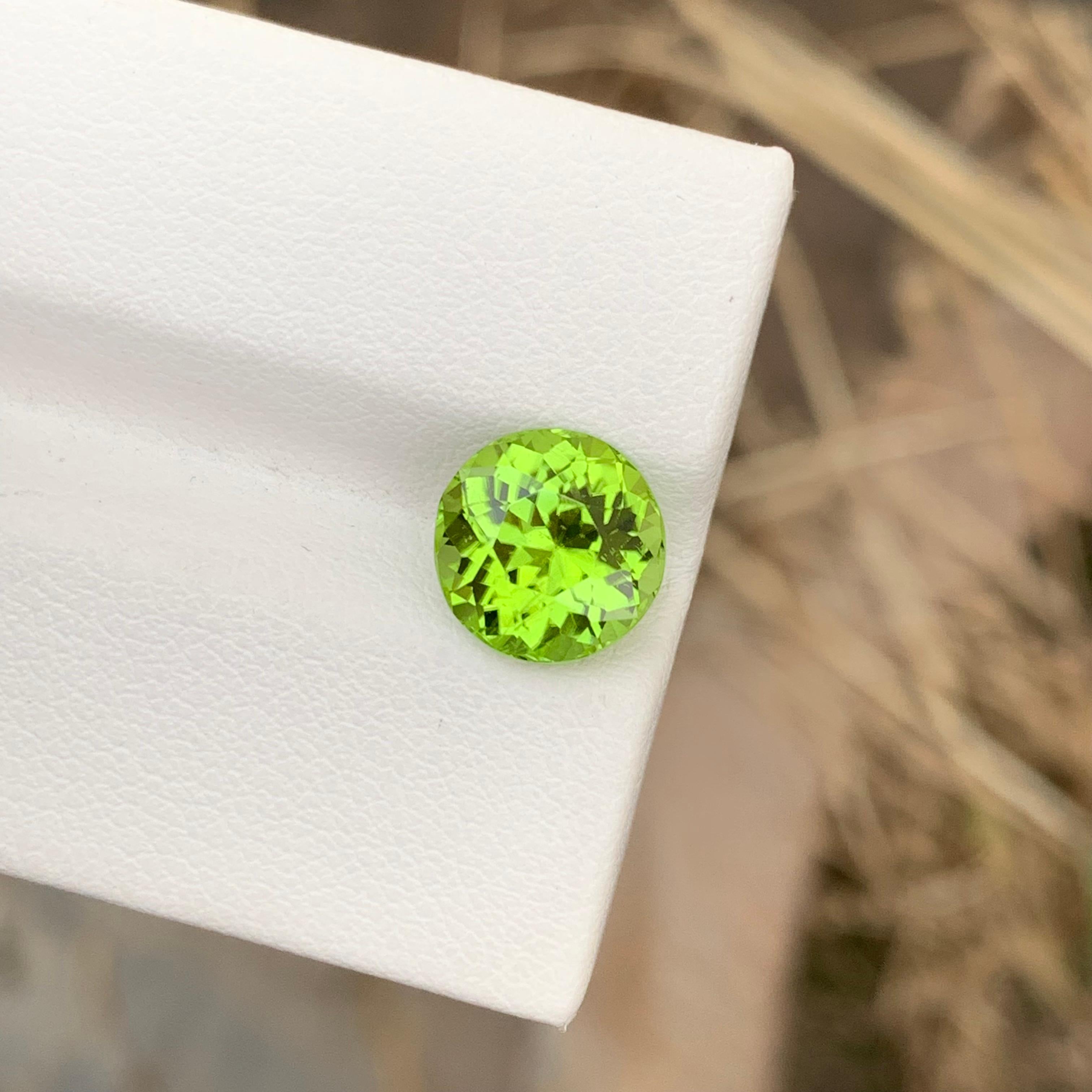 Gorgeous Natural Green Loose Peridot Round Shape 2.90 Carats Ring Gem For Sale 2