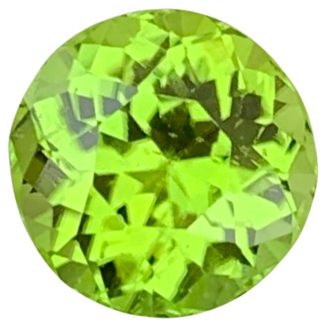 Magnifique bague en péridot vert naturel de forme ronde de 2,90 carats
