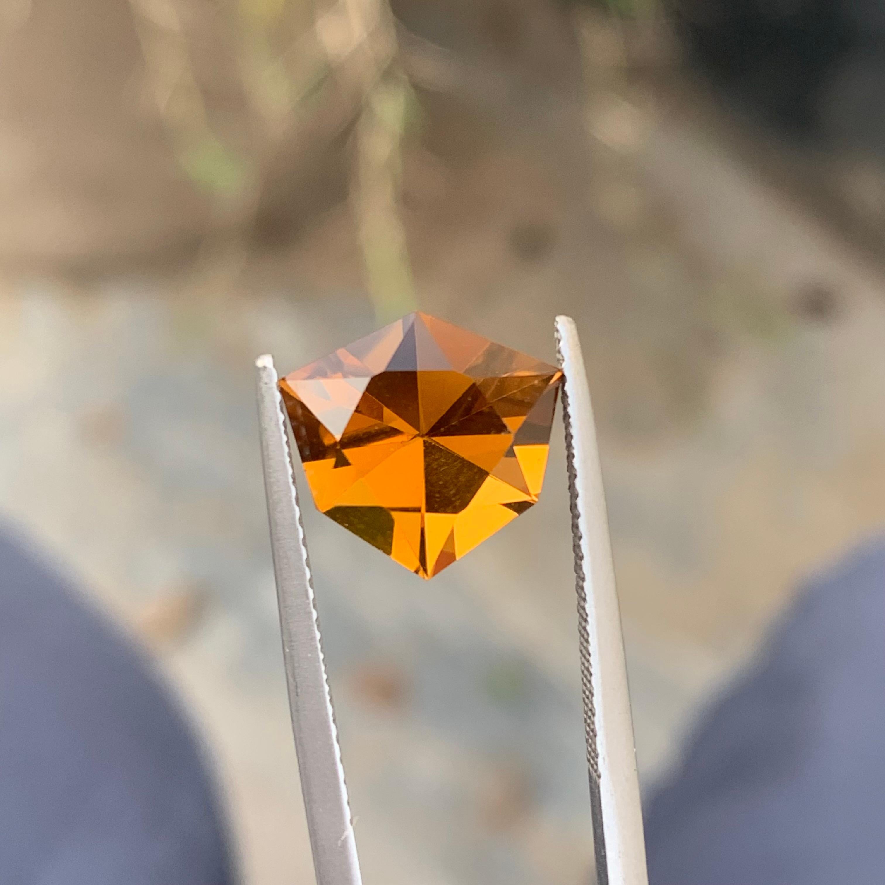 Gorgeous Natural Loose Citrine Ring Gemstone 3.55 Carat Fancy Hexagon Cut Gem For Sale 5