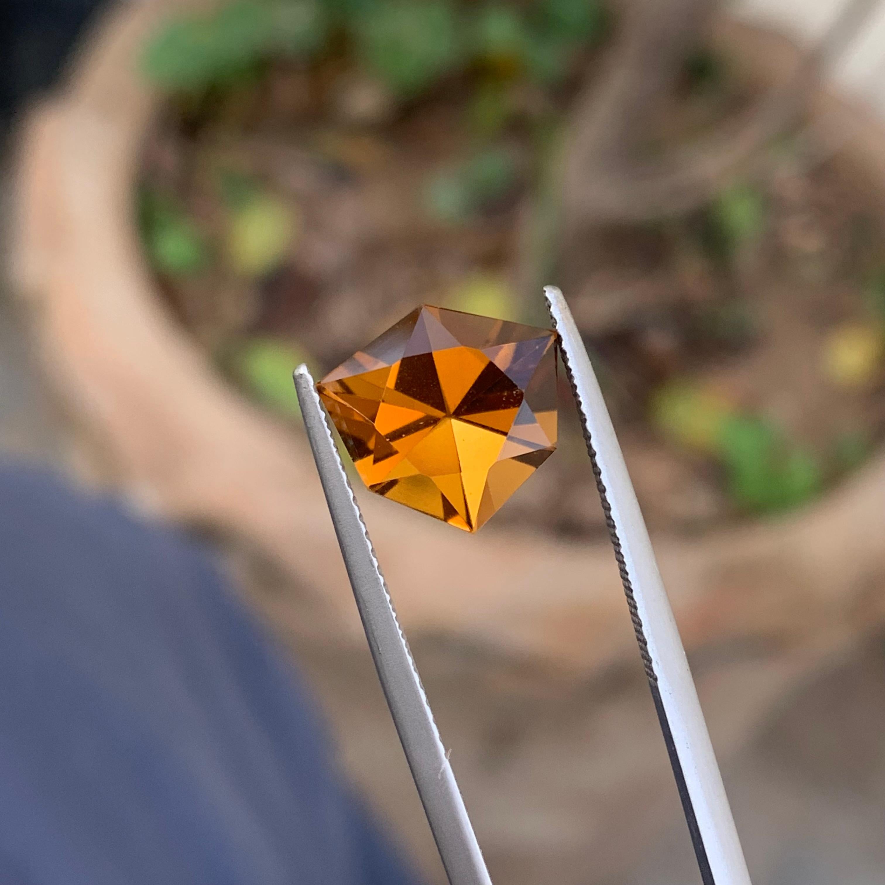 Gorgeous Natural Loose Citrine Ring Gemstone 3.55 Carat Fancy Hexagon Cut Gem For Sale 4