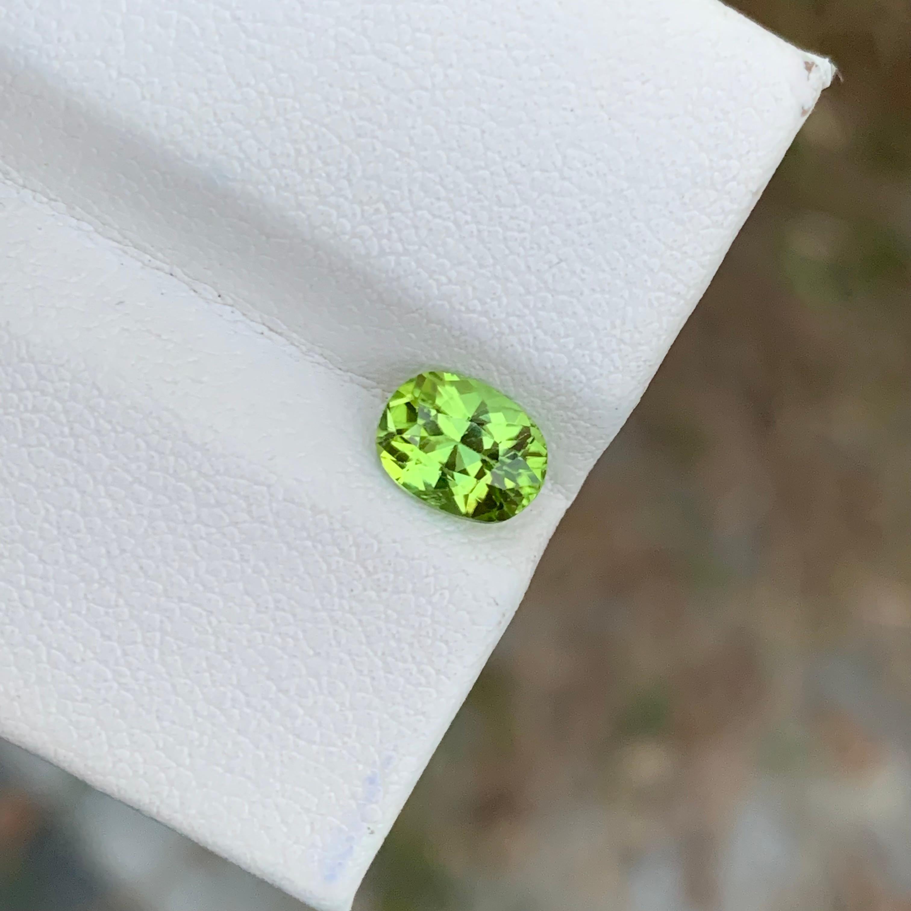 Loose Peridot
Weight: 1.40 Carats 
Dimension: 7.5x5.6x4.6 Mm
Origin: Pakistan 
Shape: Oval
Color: Green
Treatment: Non
Peridot is a stunning green gemstone known for its vibrant color and unique properties. This gem belongs to the mineral olivine,