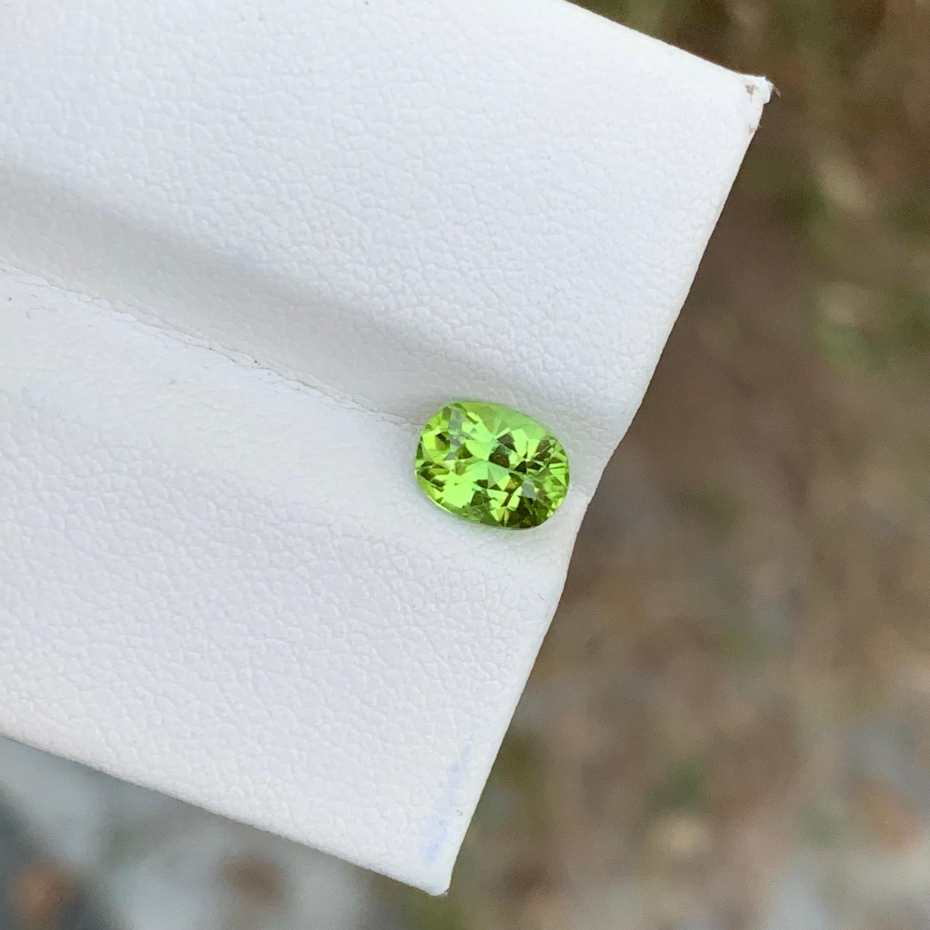 Gorgeous Natural Loose Green Peridot 1.40 Carats Oval Shape For Sale 1