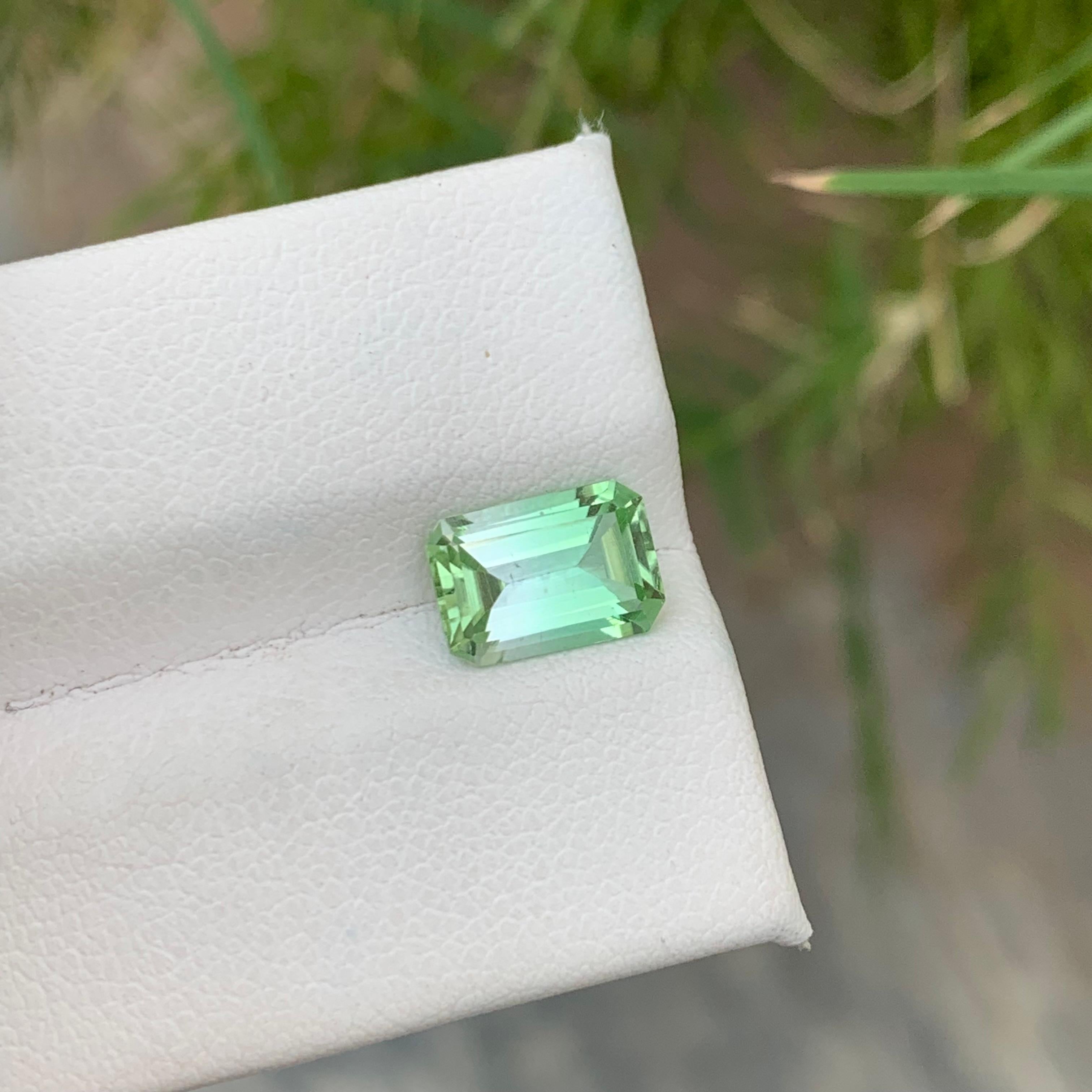 Gorgeous Natural Loose Mint Green Tourmaline Emerald Cut Ring Gemstone 2.0 Carat For Sale 2