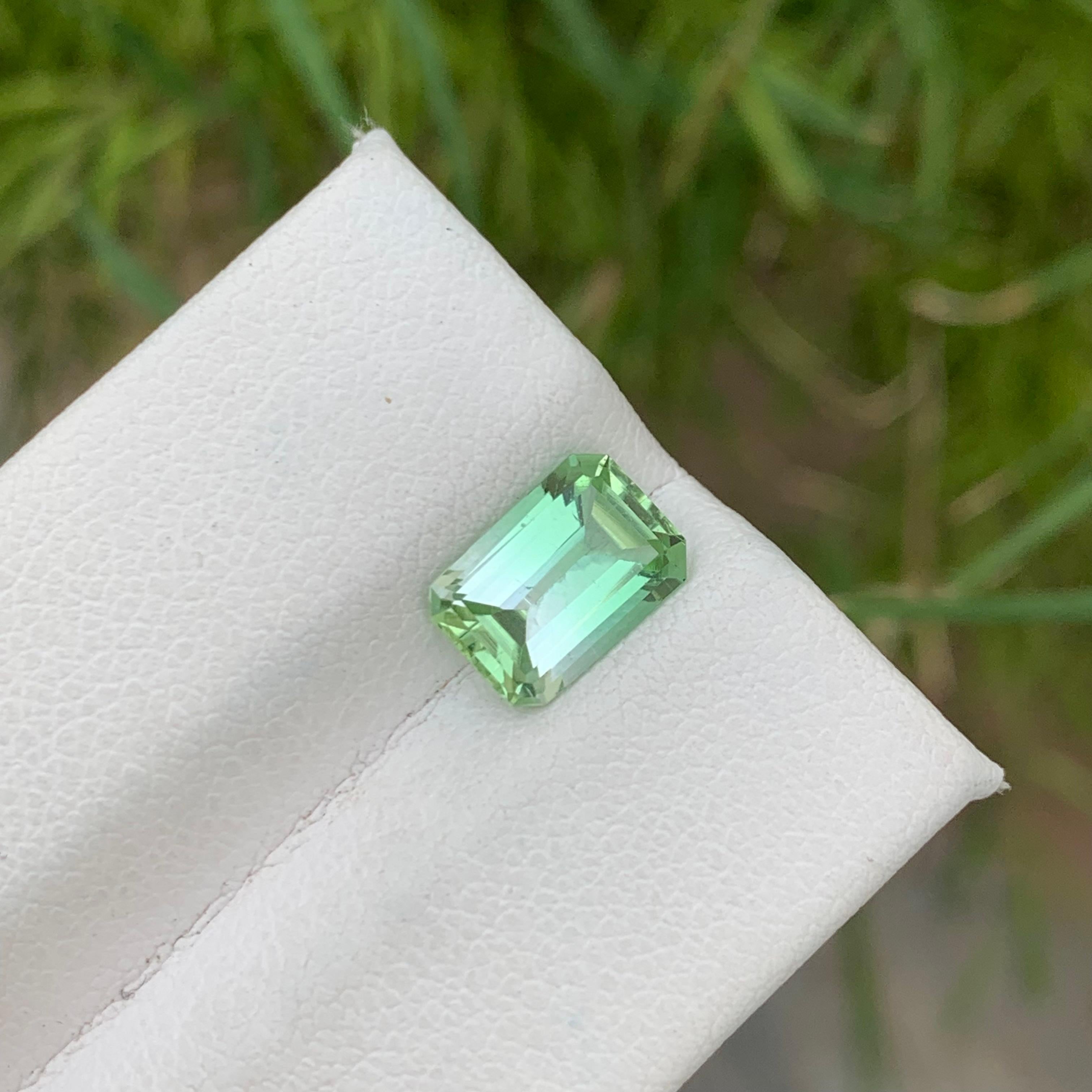 Gorgeous Natural Loose Mint Green Tourmaline Emerald Cut Ring Gemstone 2.0 Carat In New Condition For Sale In Peshawar, PK