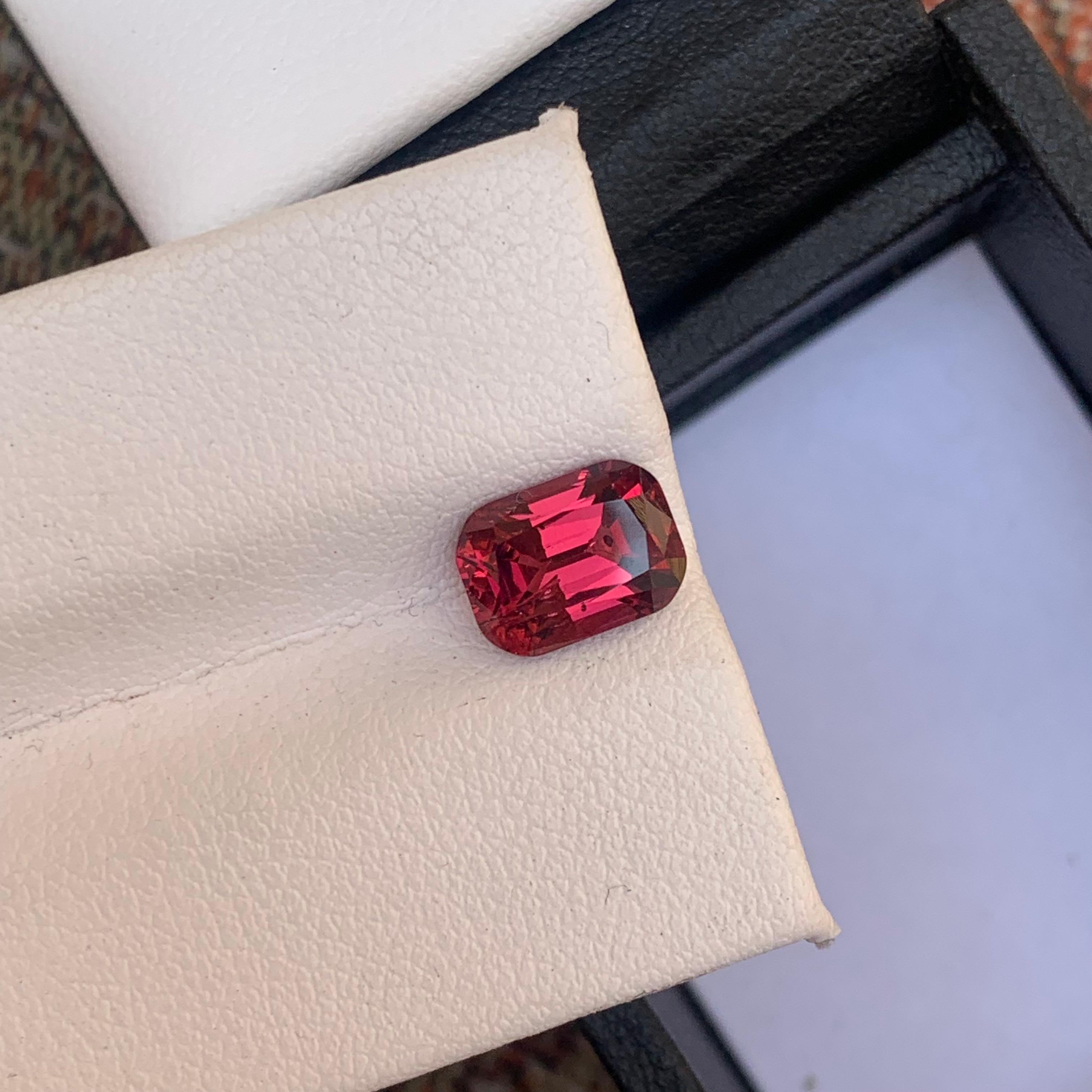 Gorgeous Natural Loose Red Rhodolite Garnet Gemstone 2.45 Carat with SI Clarity For Sale 2