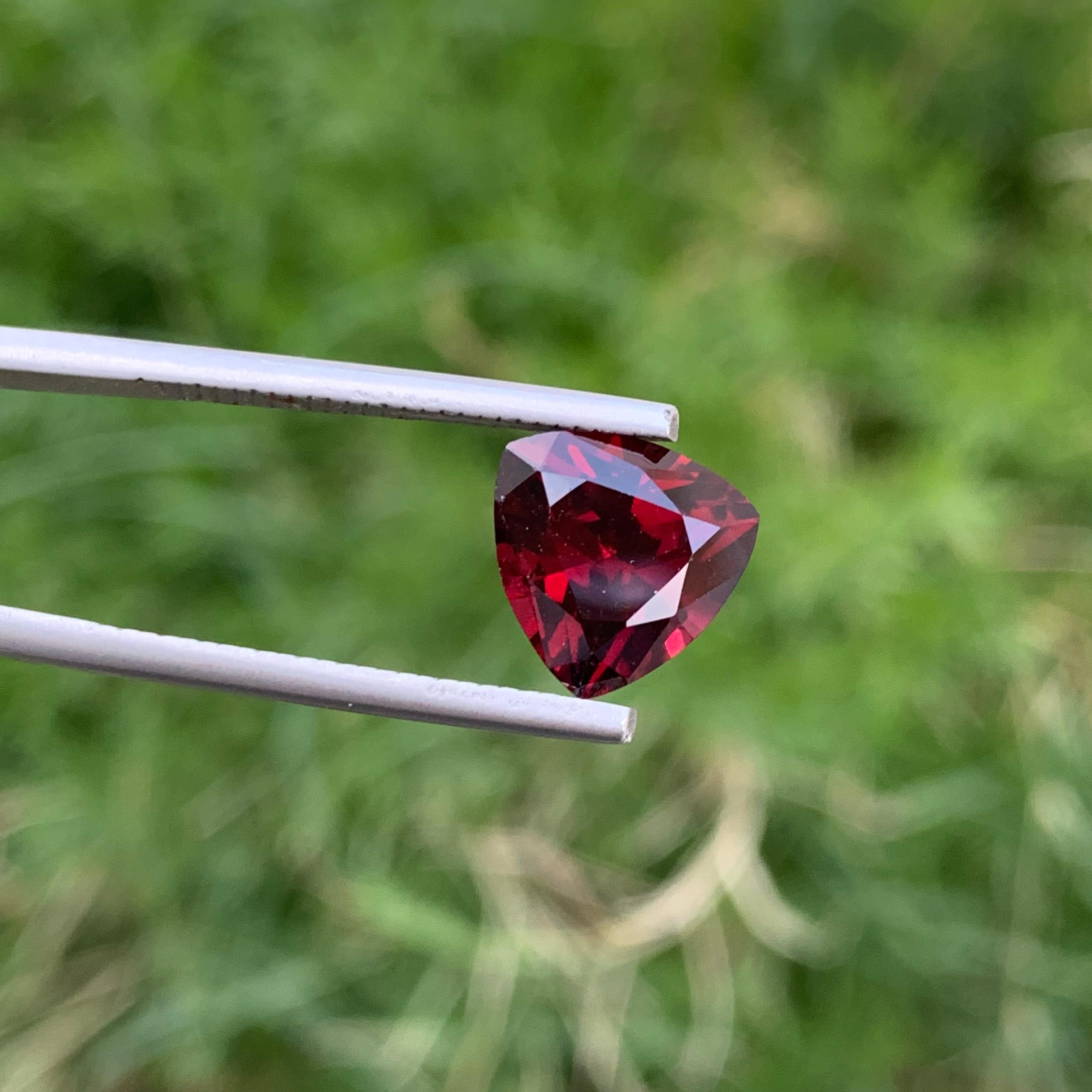 Arts and Crafts Gorgeous Natural Loose Red Rhodolite Garnet Trilliant Cut Ring Gemstone  For Sale