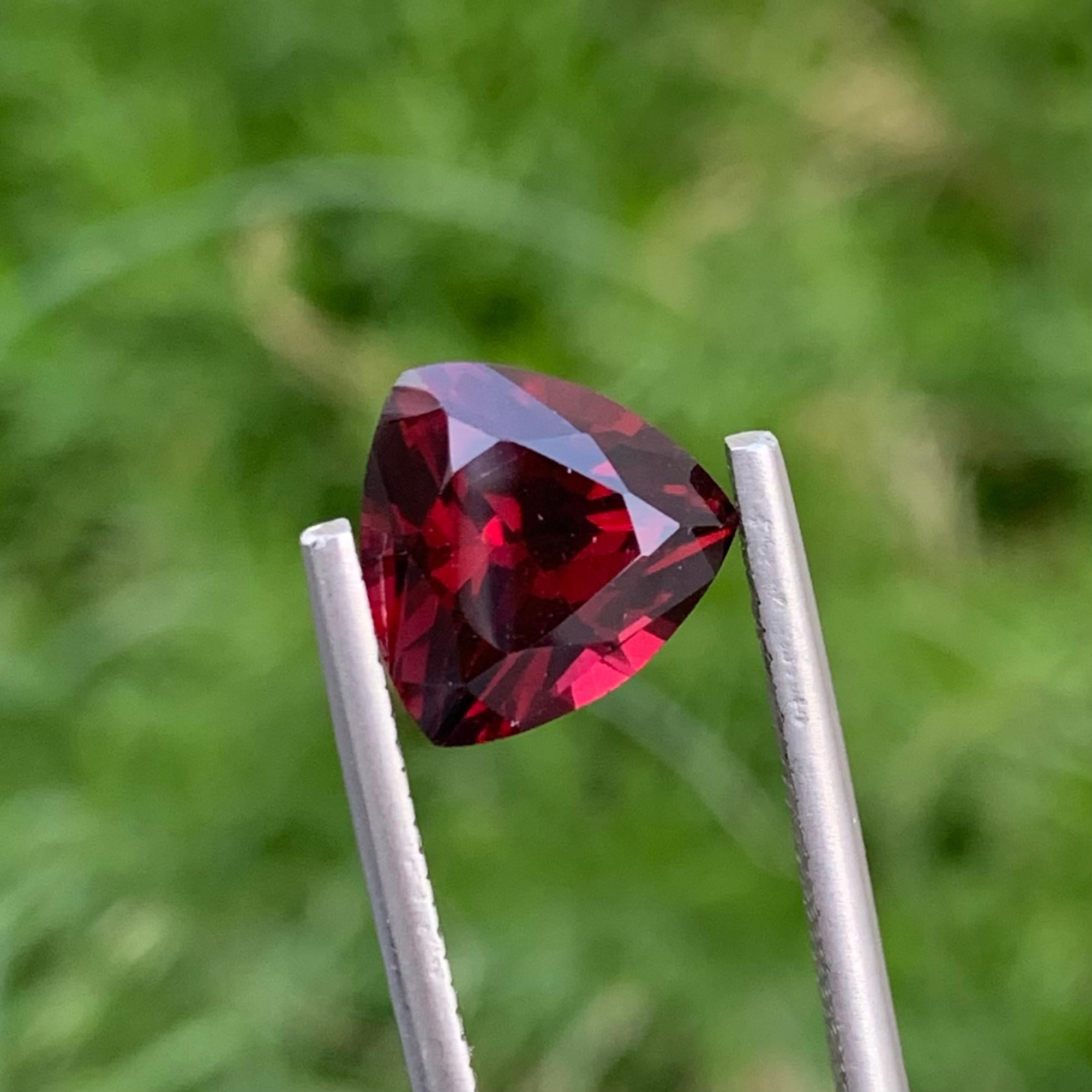 Trillion Cut Gorgeous Natural Loose Red Rhodolite Garnet Trilliant Cut Ring Gemstone  For Sale