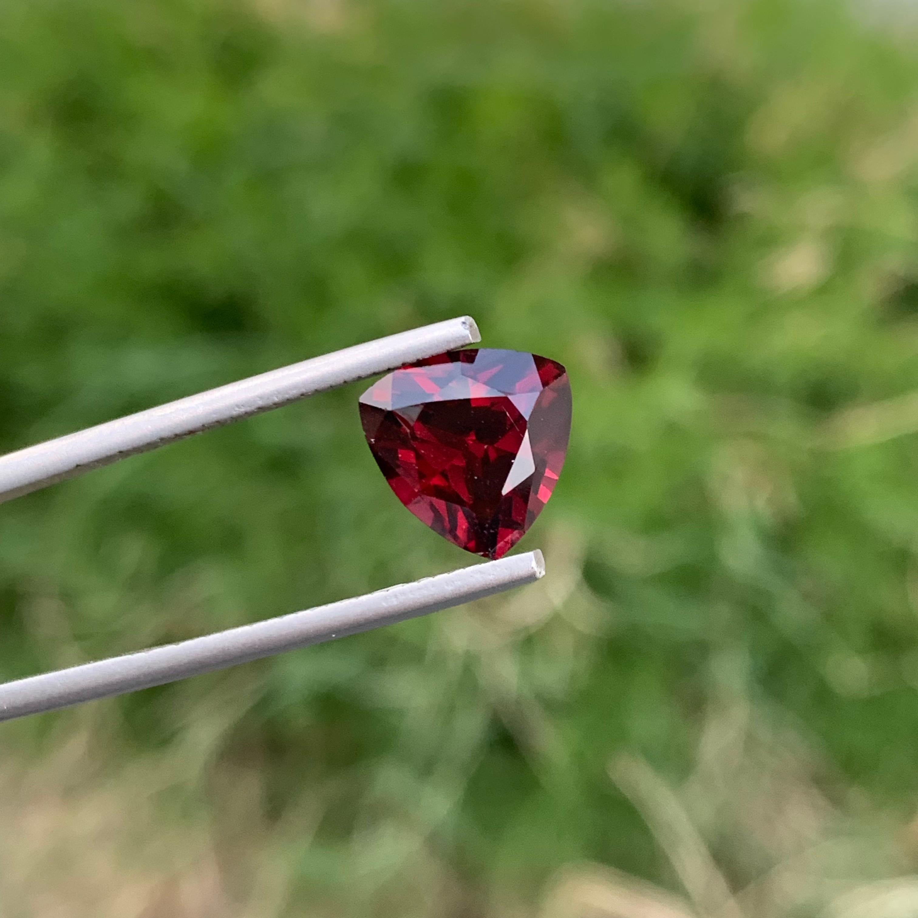 Women's or Men's Gorgeous Natural Loose Red Rhodolite Garnet Trilliant Cut Ring Gemstone  For Sale