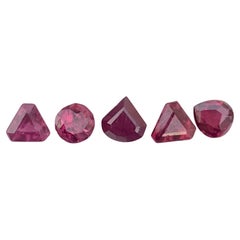 Precioso Lote de Gemas de Granate Rodolita Natural Suelto Multiforma de 4,30 Quilates