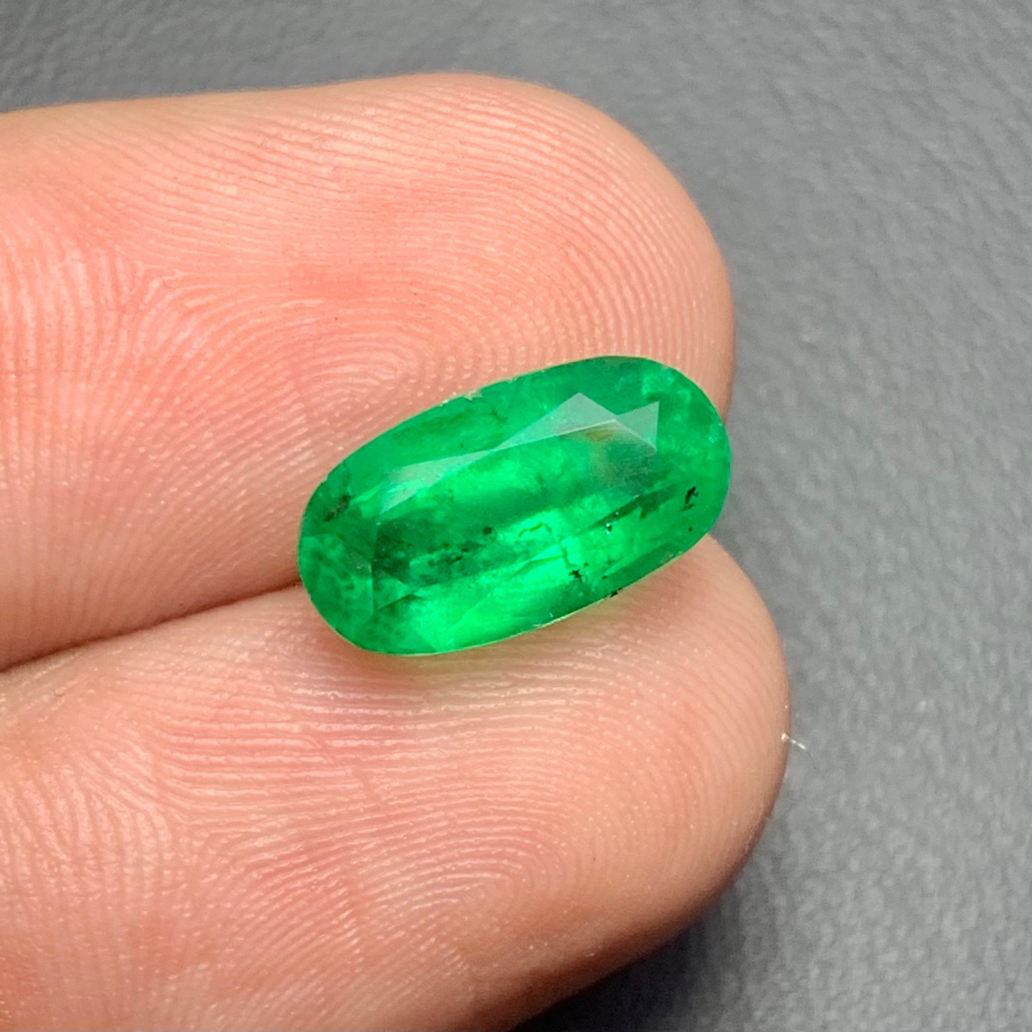 Gorgeous Natural Vivid Green Emerald Oval Shape from Pakistan Mine 3.10 Carat 2