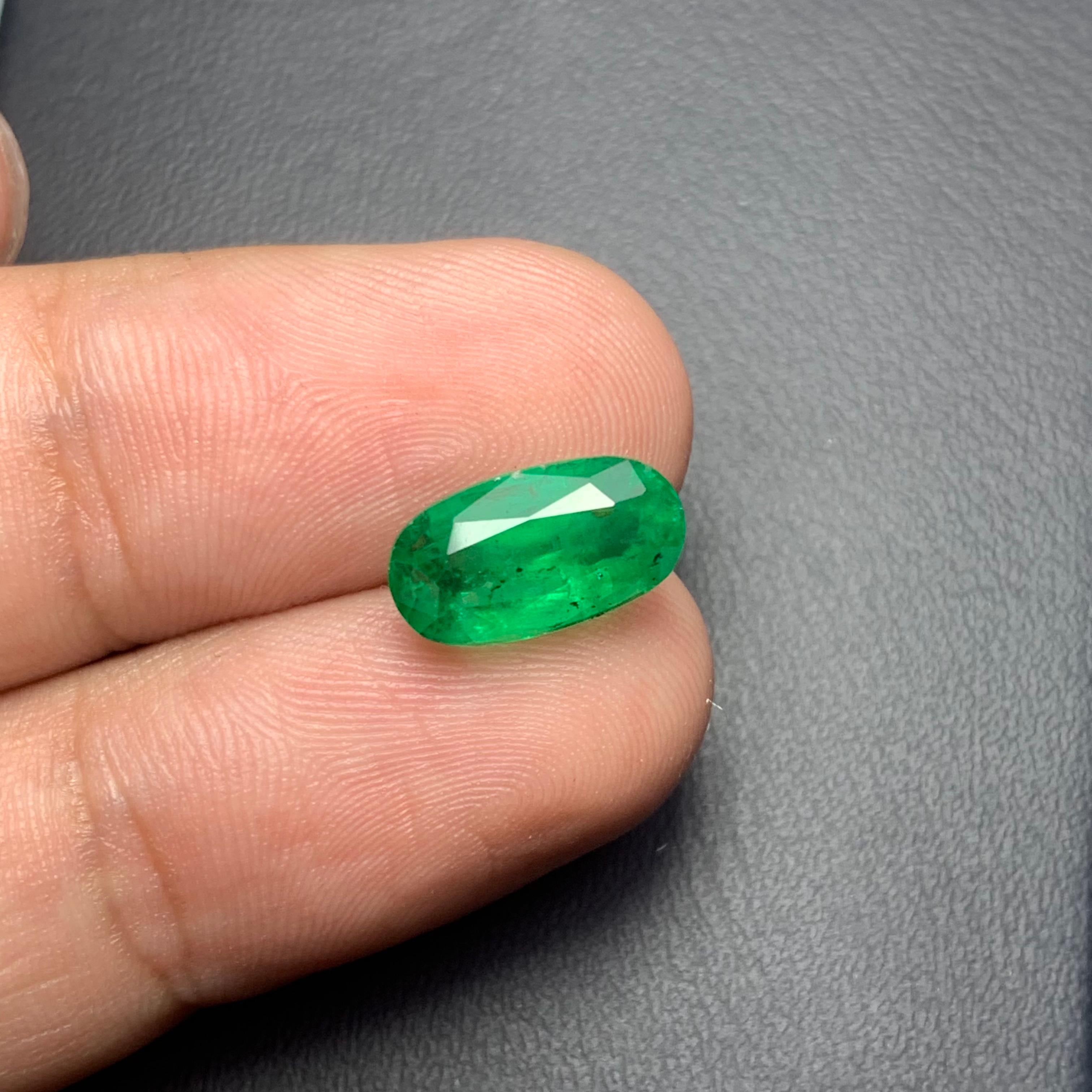 Arts and Crafts Gorgeous Natural Vivid Green Emerald Oval Shape from Pakistan Mine 3.10 Carat