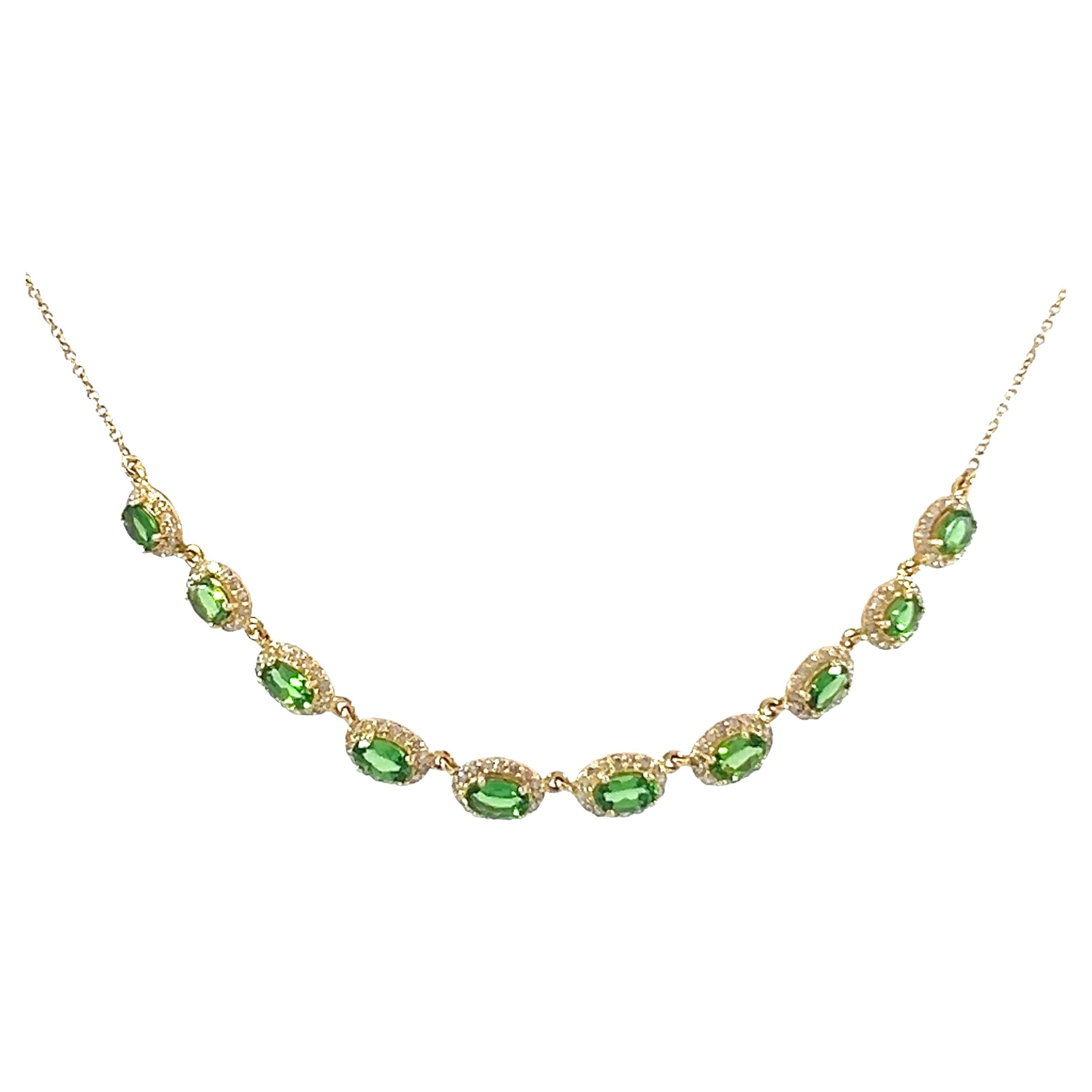 Precioso collar de tsavorita y diamantes naturales en venta