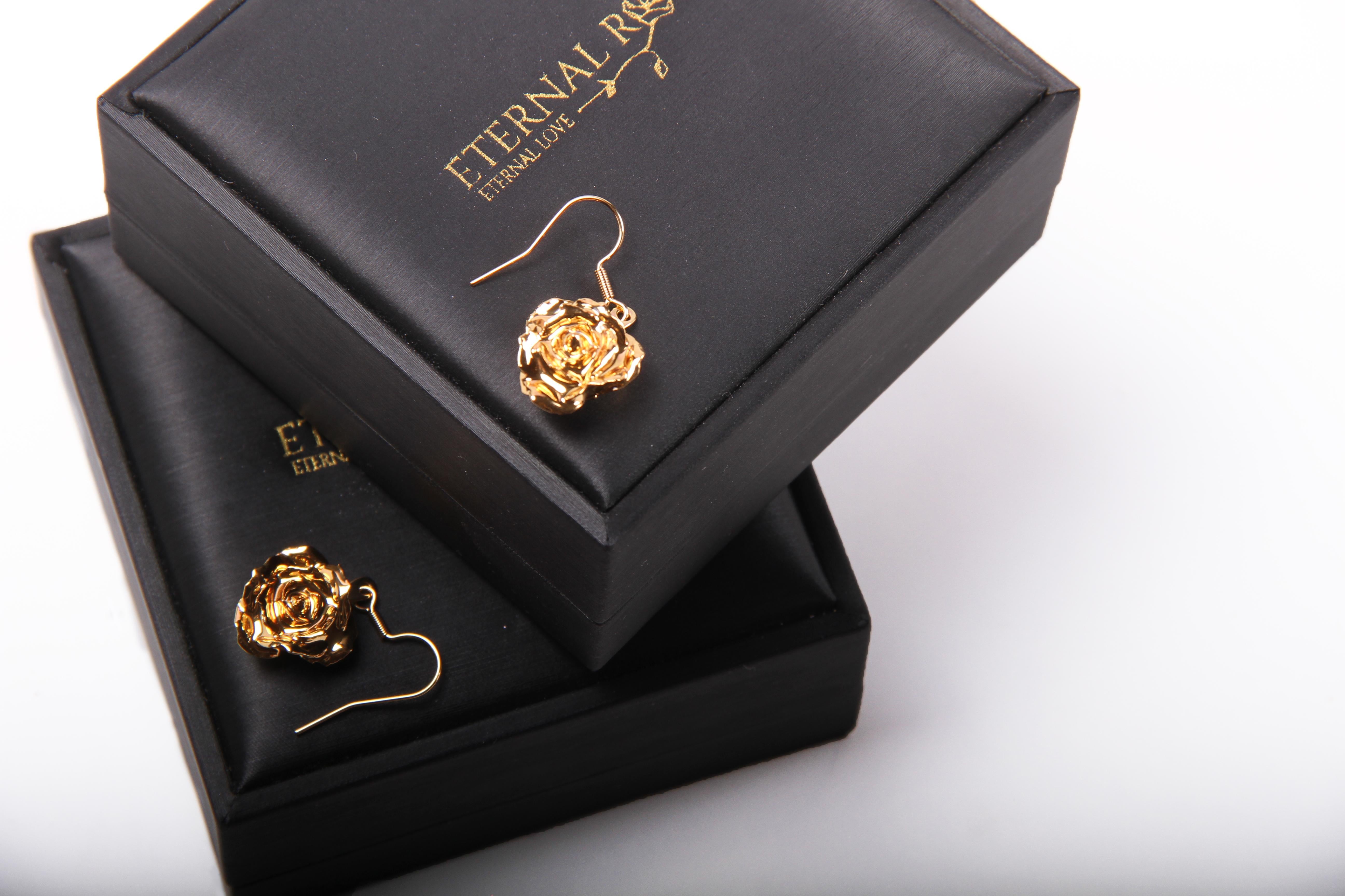 The Wedding Bliss Eternal Earring will accentuate your tenderness and femininity and will bring new perspective to your typical jewelry collection. The earring is intentionally made for bride-to-be and newly married people, however it is your choice