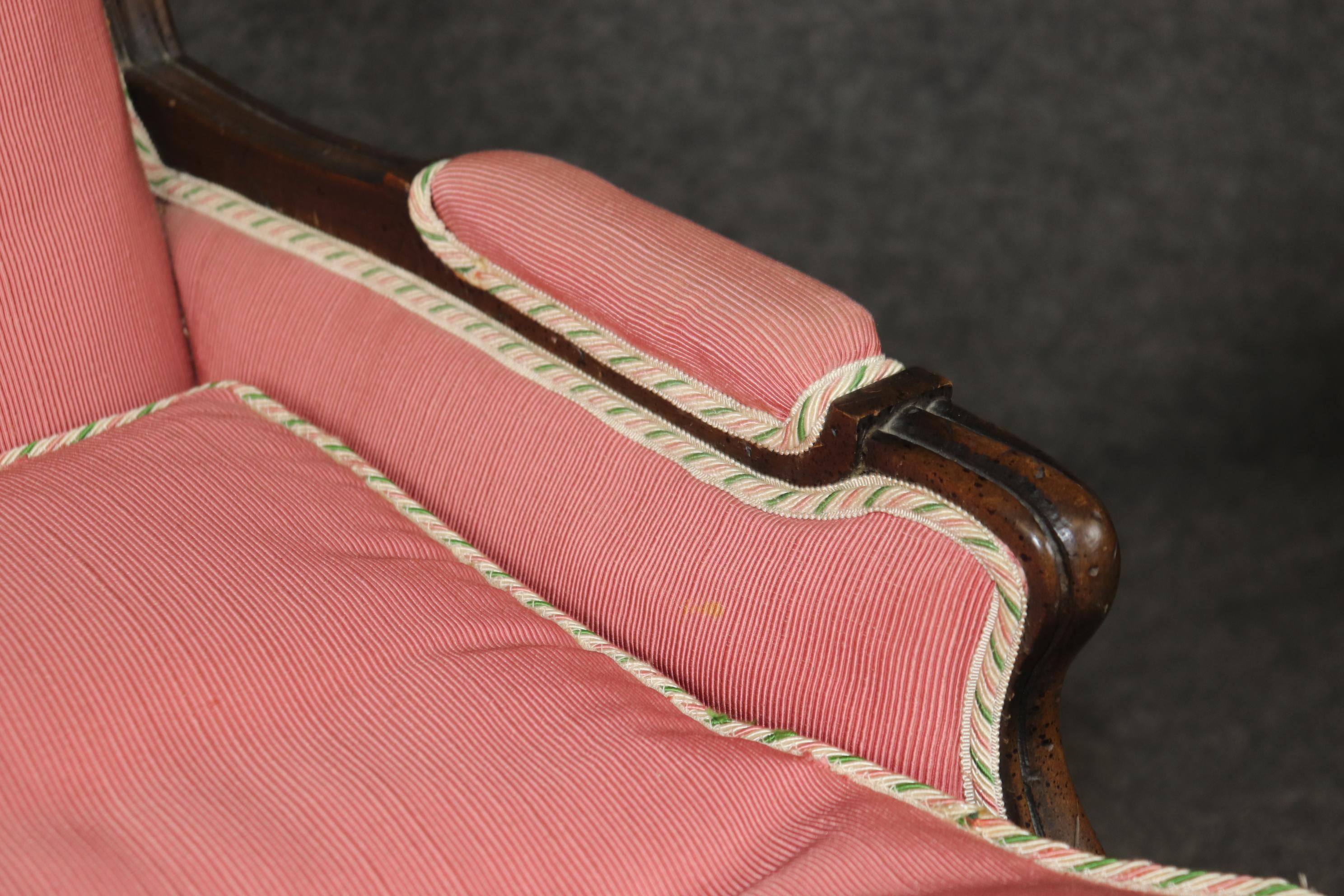 Gorgeous Pair Carved Walnut Louis XV Style Bergères with Pink Off-White Fabric 3