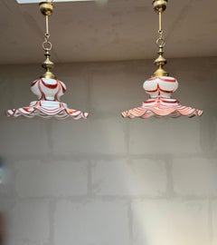 Magnifique paire de grandes lampes à suspension d'art italiennes en verre de Murano de style mi-siècle moderne