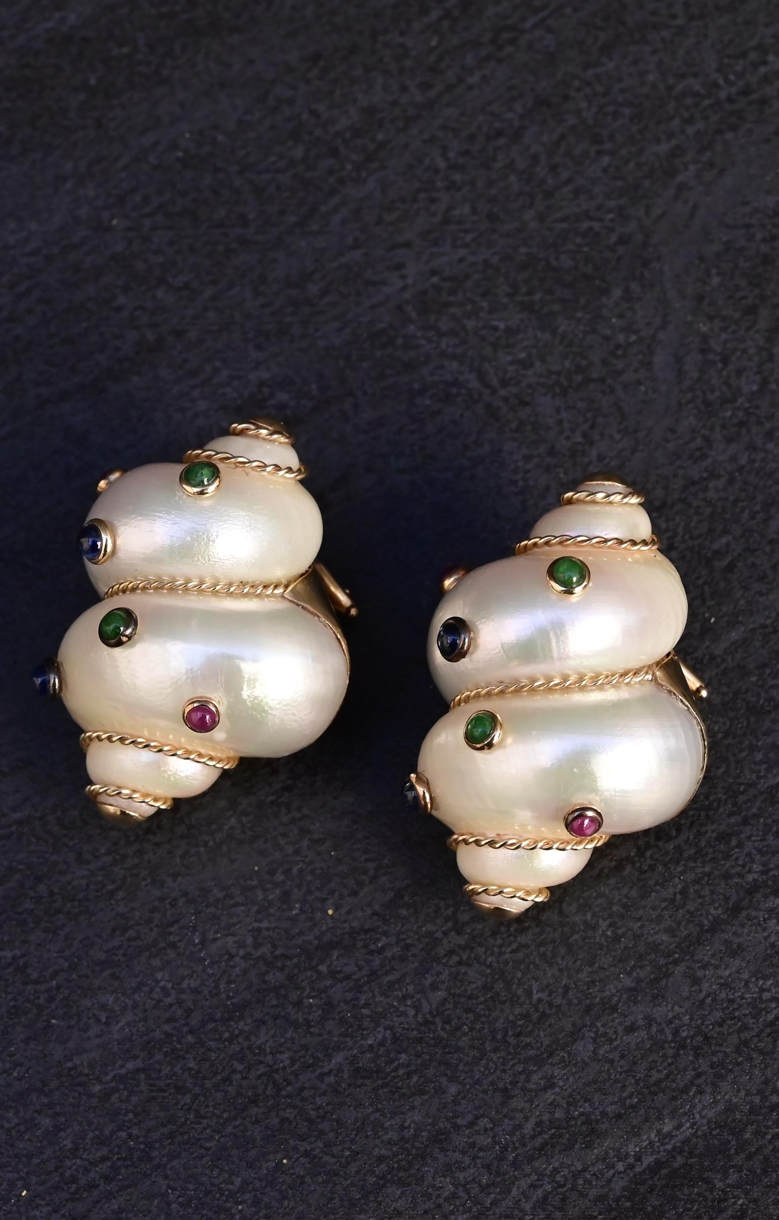 Precioso Par De Pendientes De Concha Marina Maz 14K en Bueno Estado en Media, PA