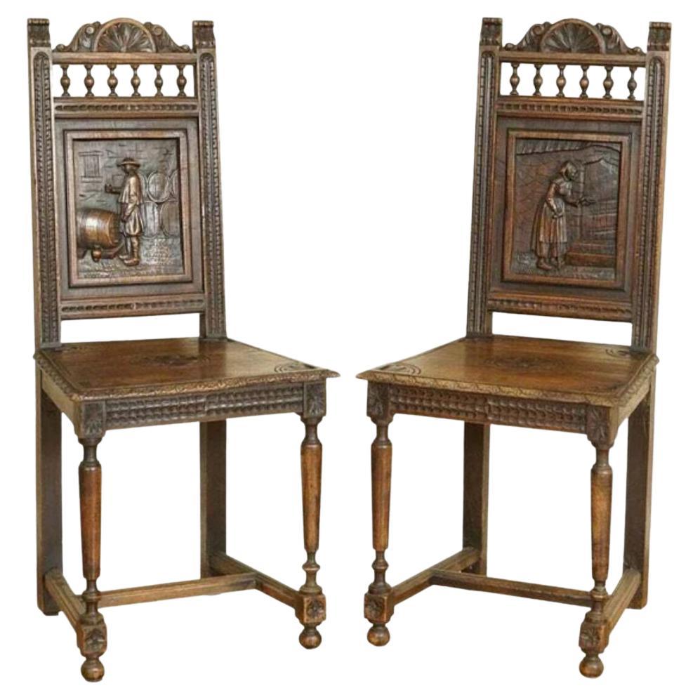 Magnifique paire de chaises anciennes en chêne de Bretagne sculptées à la main datant d'environ 1920 